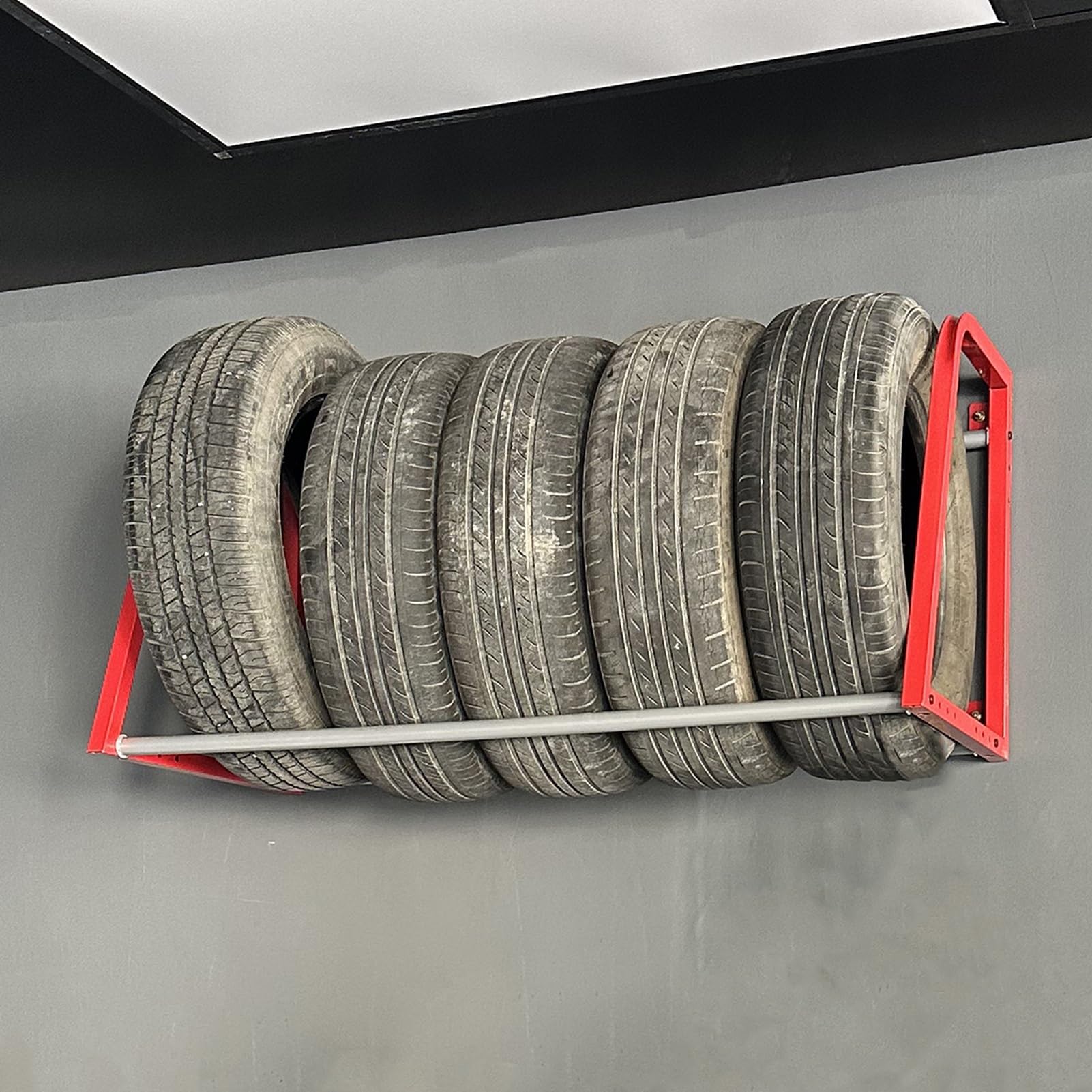 Generisch Wandmontierter Reifenhalter, Aufbewahrung für Metallreifen/Mehrfachreifenregal, rotes Reifenregal für die Garage mit Zubehör, Reifenpräsentation für den Innenbereich