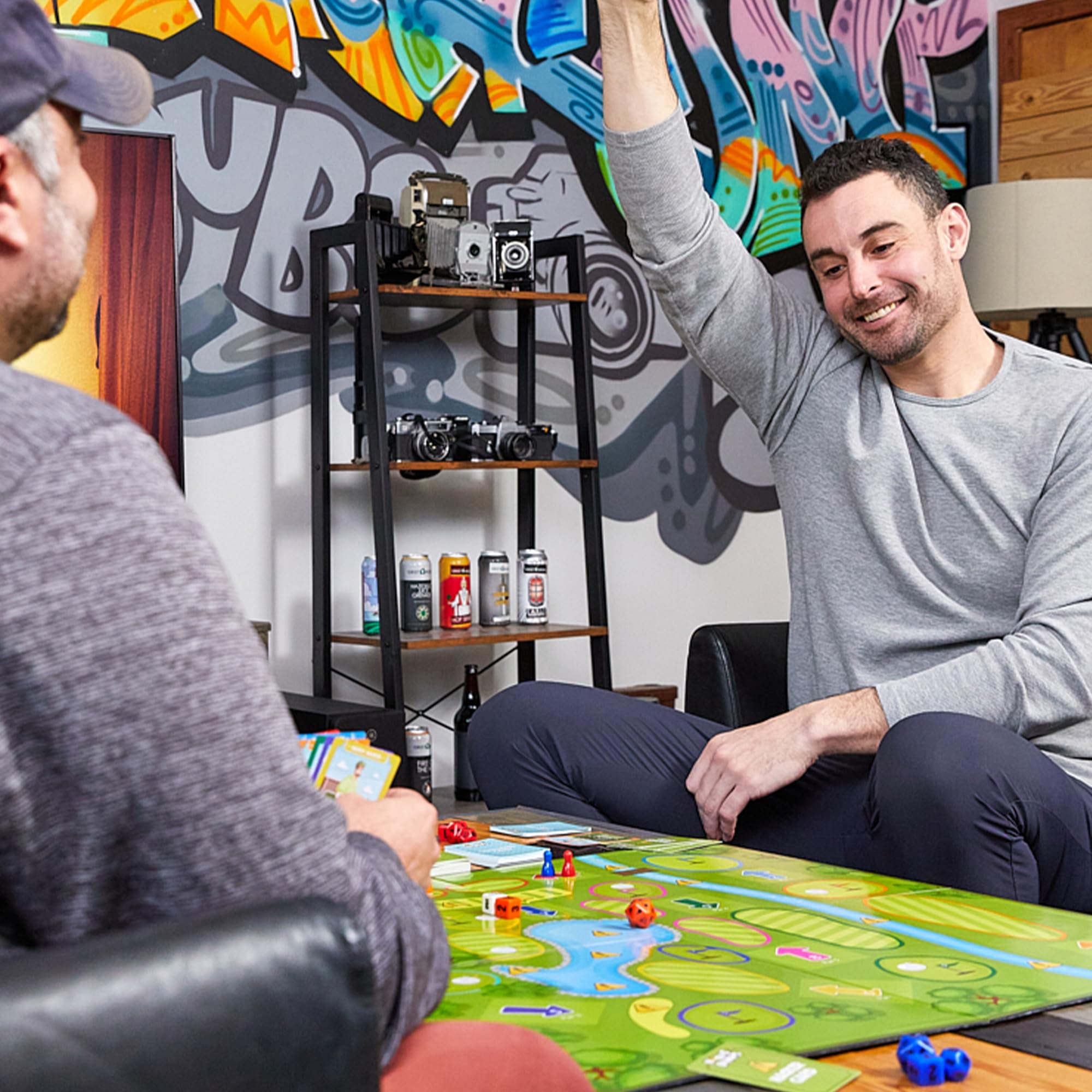 Hackers & Bombers Golf-Brettspiel – Spielen Sie Golf ohne das Haus zu verlassen – Spielen Sie als verschiedene Charaktere – rollen Sie die Würfel und spielen Sie den Platz