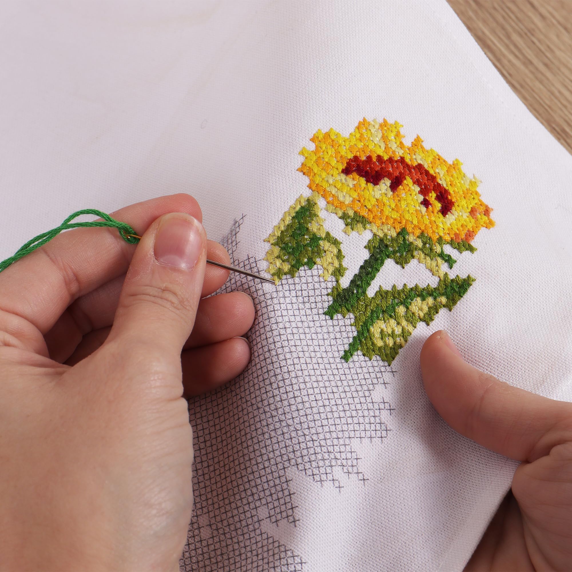 Trimits Kit per punto croce stampato, tovaglia – include tessuto stampato, fili, ago e istruzioni, 80 x 80 cm, girasoli