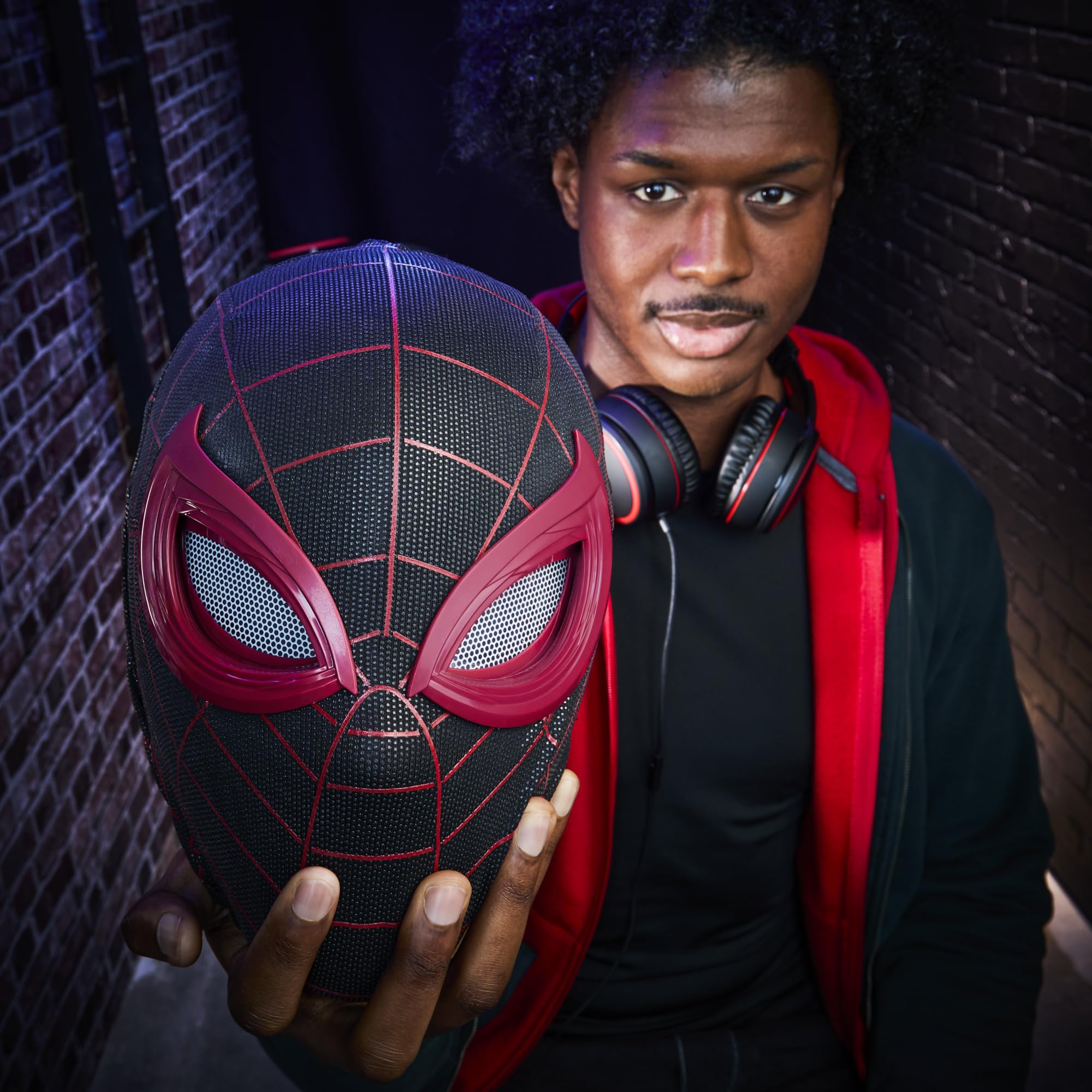Hasbro Marvel Legends Series, Spider-Man: Miles Morales, maschera espressiva elettronica, articolo premium interattivo per roleplay per adulti