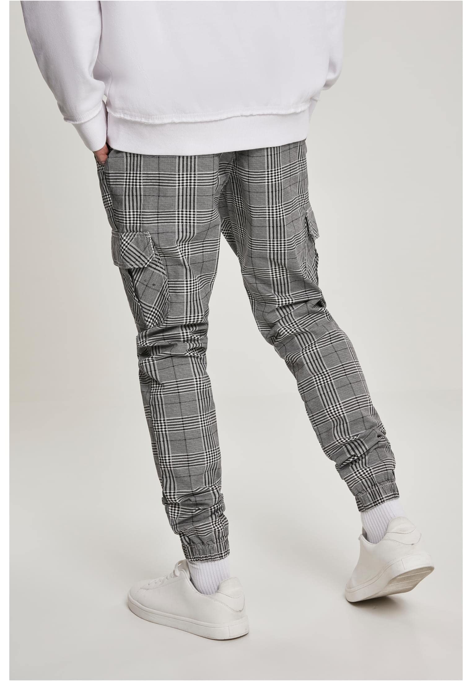 Urban Classics Pantalones cuadriculados para hombre, pantalones cargo con puños en los tobillos, grandes bolsillos laterales, disponibles en tallas de S a 5XL