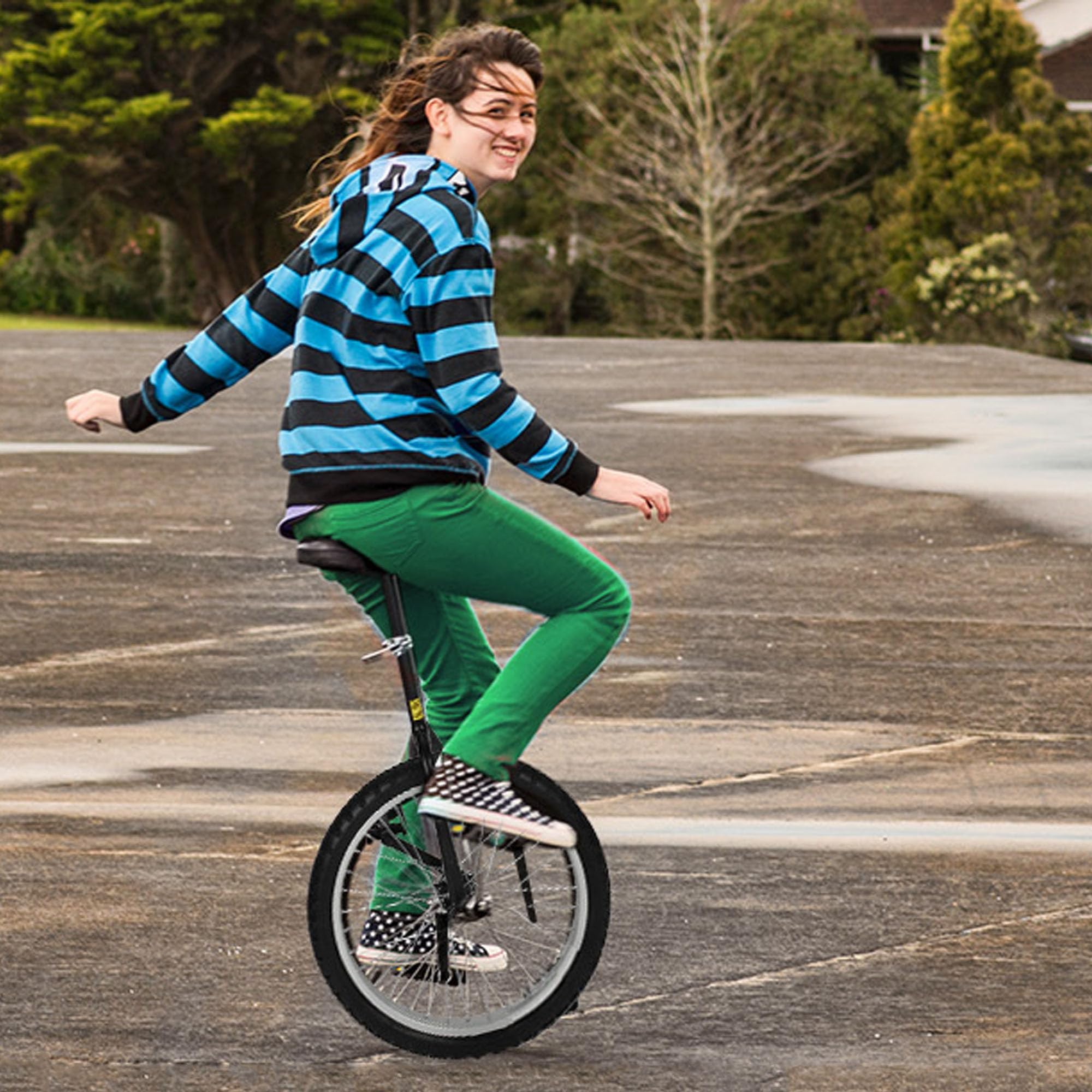 MYOYAY Einrad 20 Zoll Balance Training mit Einradständer Höhenverstellbar 20" Luxus Einrad für Kinder Erwachsene, Unisex Unicycle Fahrrad für Profis Outdoor Sportarten, Schwarz