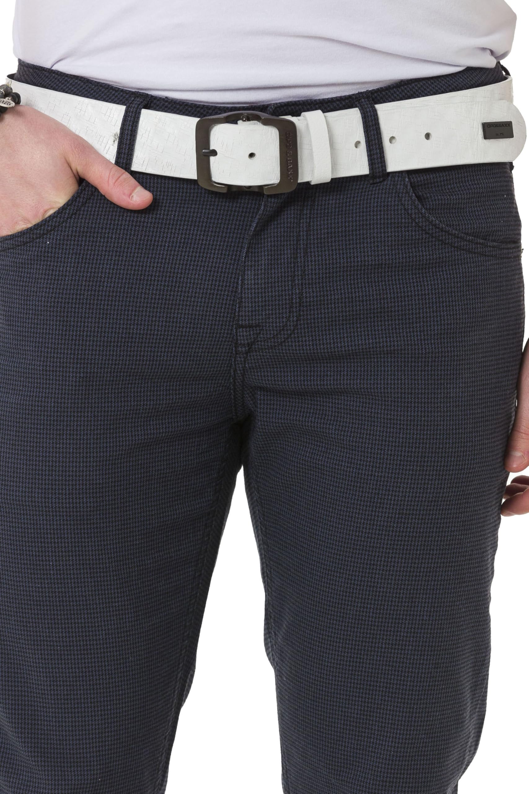 Cipo & Baxx Herren Fashion Hose | Destroyed, Ripped & Used Look Denim mit Ziernähten | Fashion & Biker Style | Denim Hose für Herren mit Slim oder Regular Fit, Bikerstyle, Strass, Destroyed Effekte, Fünf Taschen und Knopf/Reißverschluss
