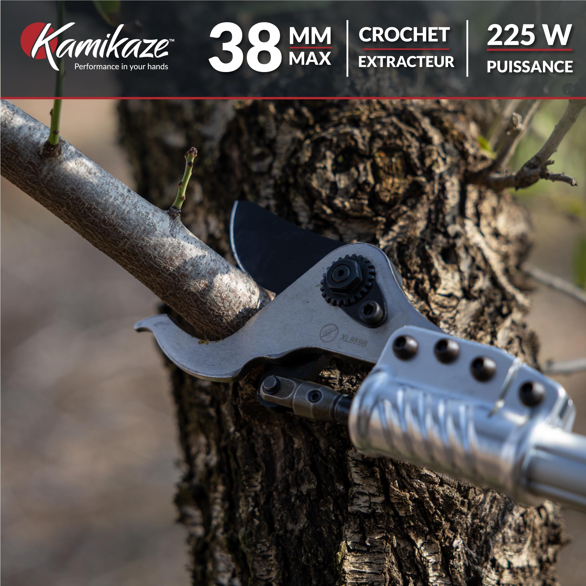 KAMIKAZE KV105. Perche d’élagage sans fil pour la taille en hauteur. Coupe Ø 38 mm. Longueur de la perche : 99 cm. Jusqu’à 8 heures d’autonomie. Comprend deux batteries lithium rechargeables.