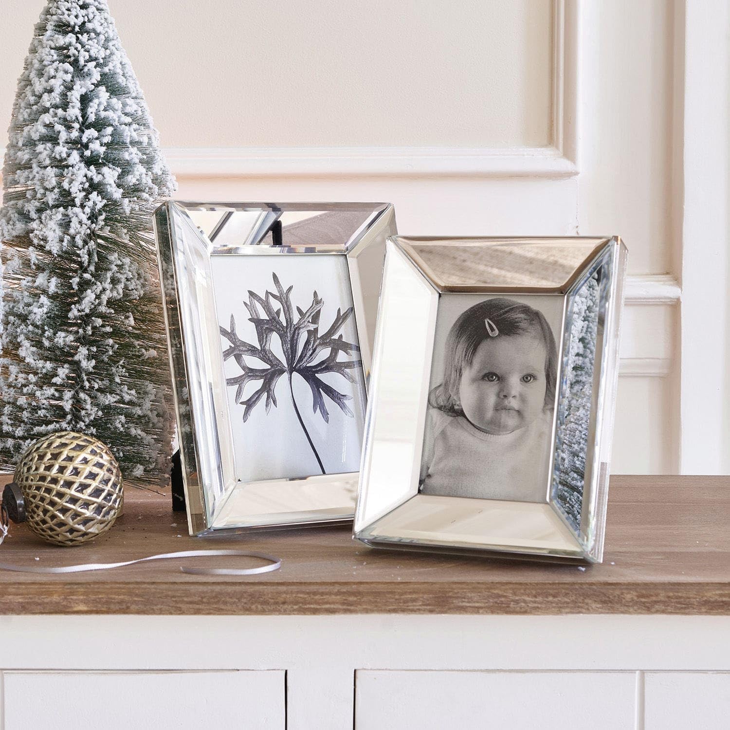 Loberon Bilderrahmen 2er Set Dominique, Silber | Zwei Größen, zum Stellen, zeitlos elegant, Wohn-Accessoires, Dekoration, MDF, Glas