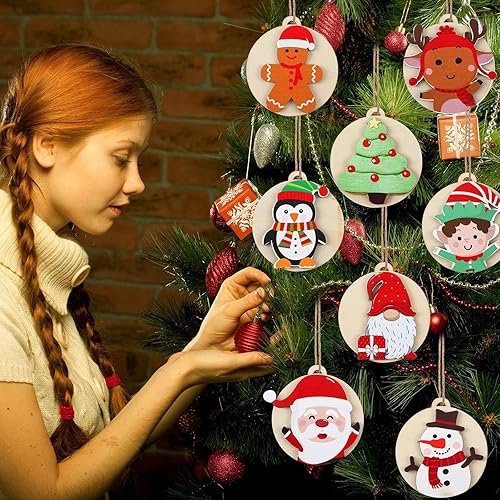 Miniatura 5 de Huwena 24 adornos colgantes de madera 3D de Navidad, redondos, Papá Noel, gnomo, muñeco de nieve, adornos para decoración de árbol de Navidad,