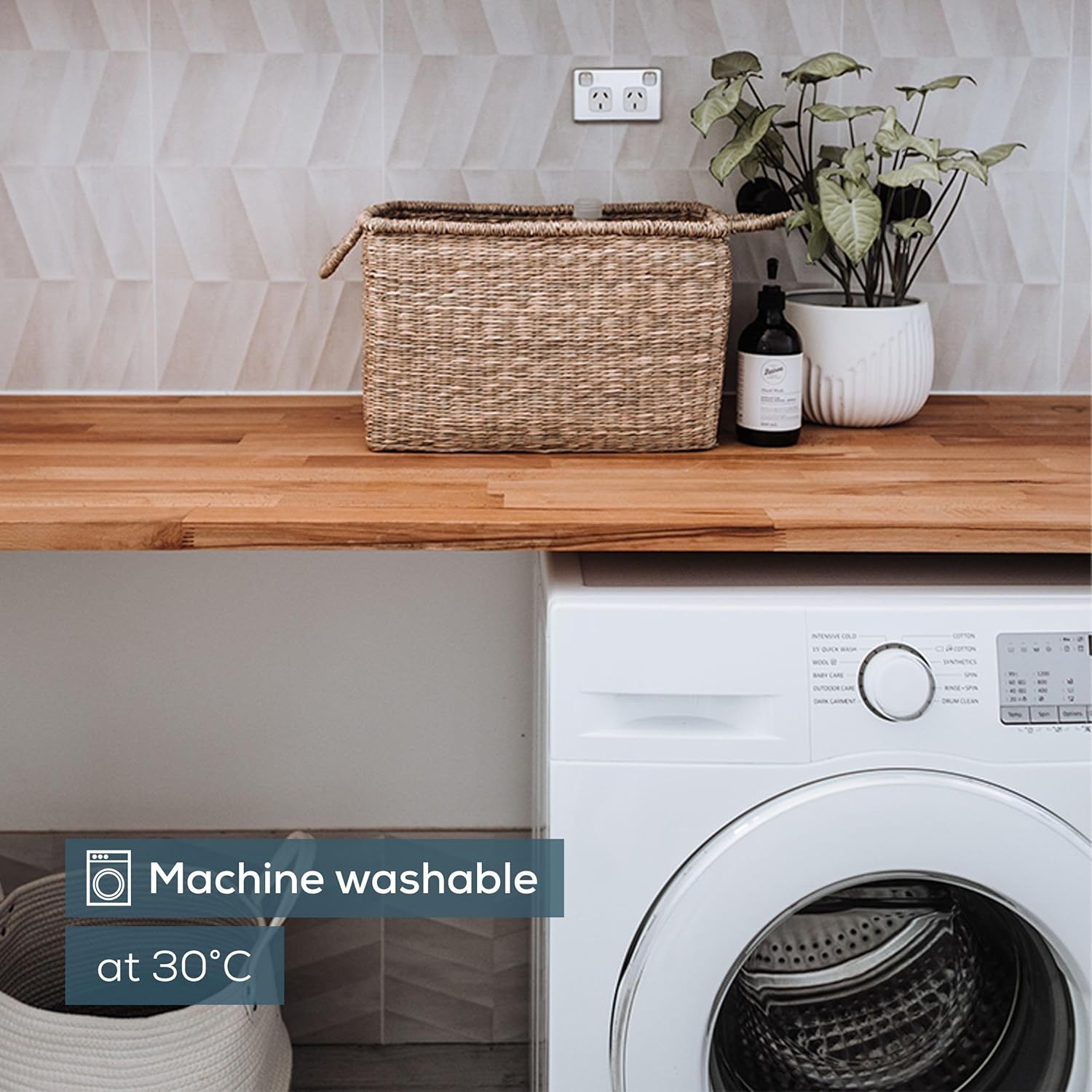 Washing machine with a laundry basket, indicating that the Beurer HK 125 Heating Pad is machine washable at 30°C.