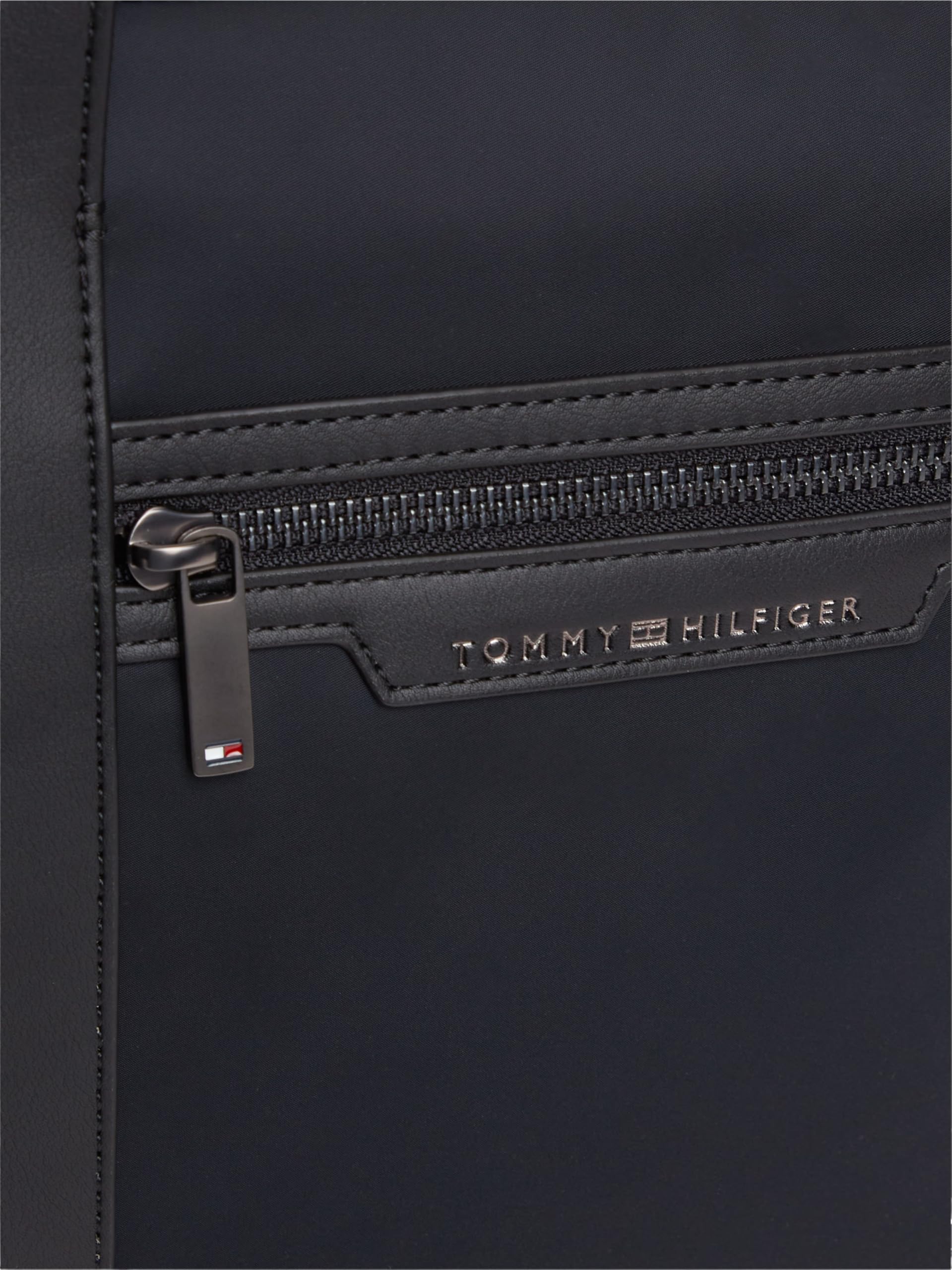 Tommy Hilfiger Men Th AM0AM14855 Messenger - Bolsa de nailon para computadora, color negro (negro), talla única