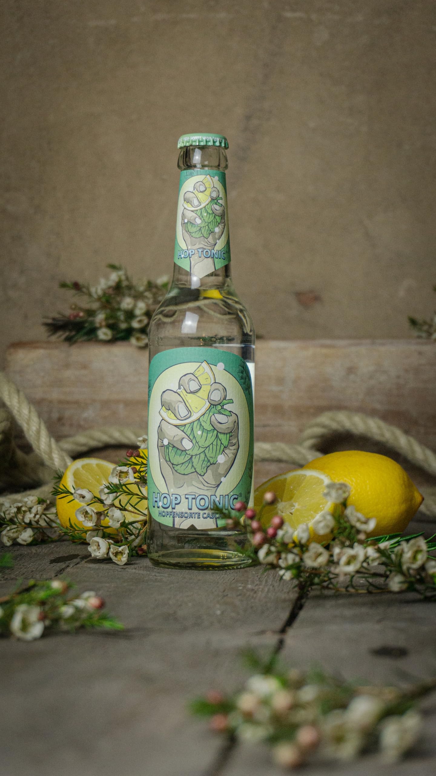Braumanufaktur Hertl Hop Tonic – 12x 0,33L | Edles Hopfen-Zitronen Tonic Water | Alkoholfrei | Perfekt für Gin (bes. Hopfen-Gin) & Solo-Genuss | Mehrweg Kasten