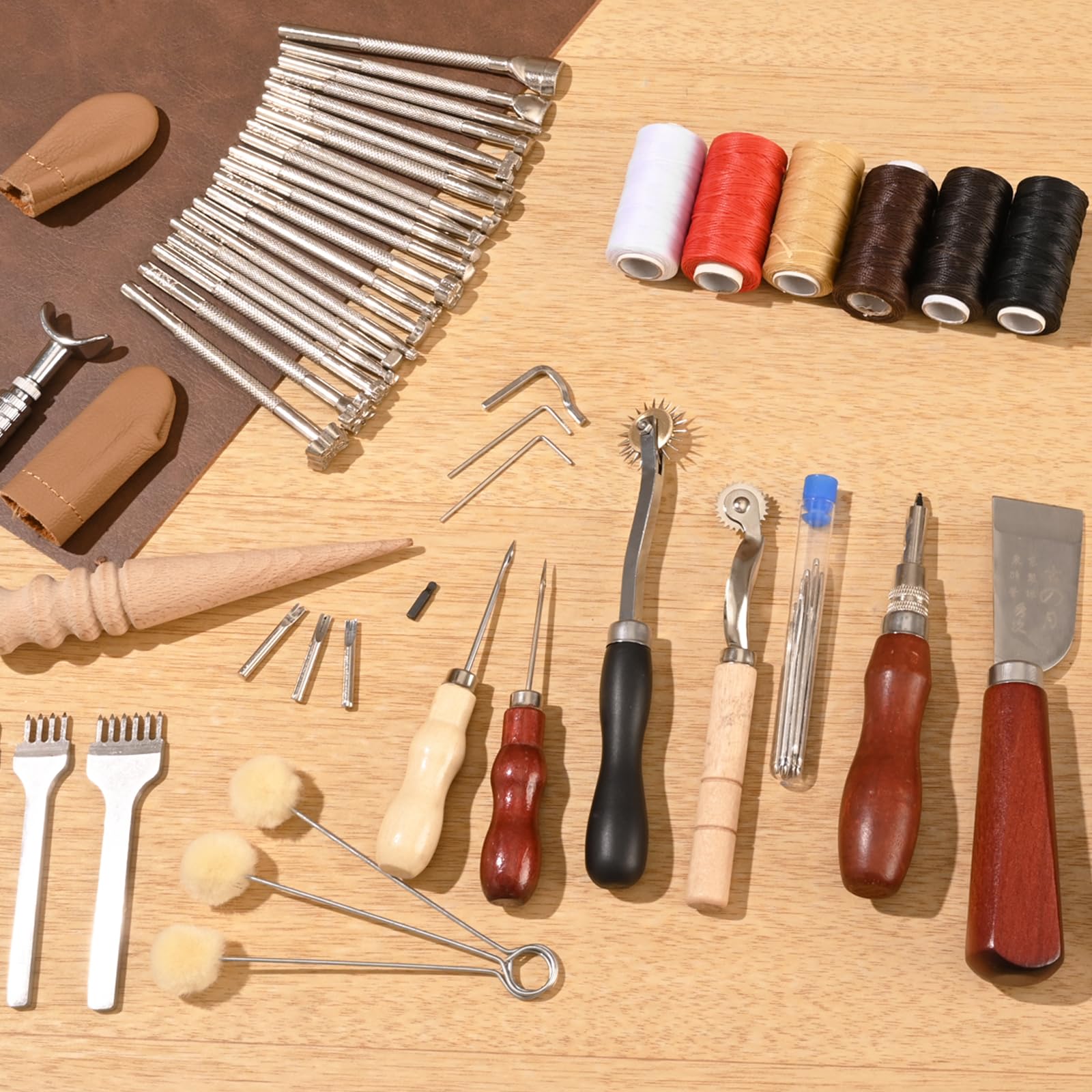 VEVOR Kit di Utensili per Lavorazione della Pelle, 72 Pezzi, Utensili per l'Artigianato della Pelle con Borsa Portaoggetti Portatile, per Incisione, Punzonatura, Cucito, Timbratura e Levigatura