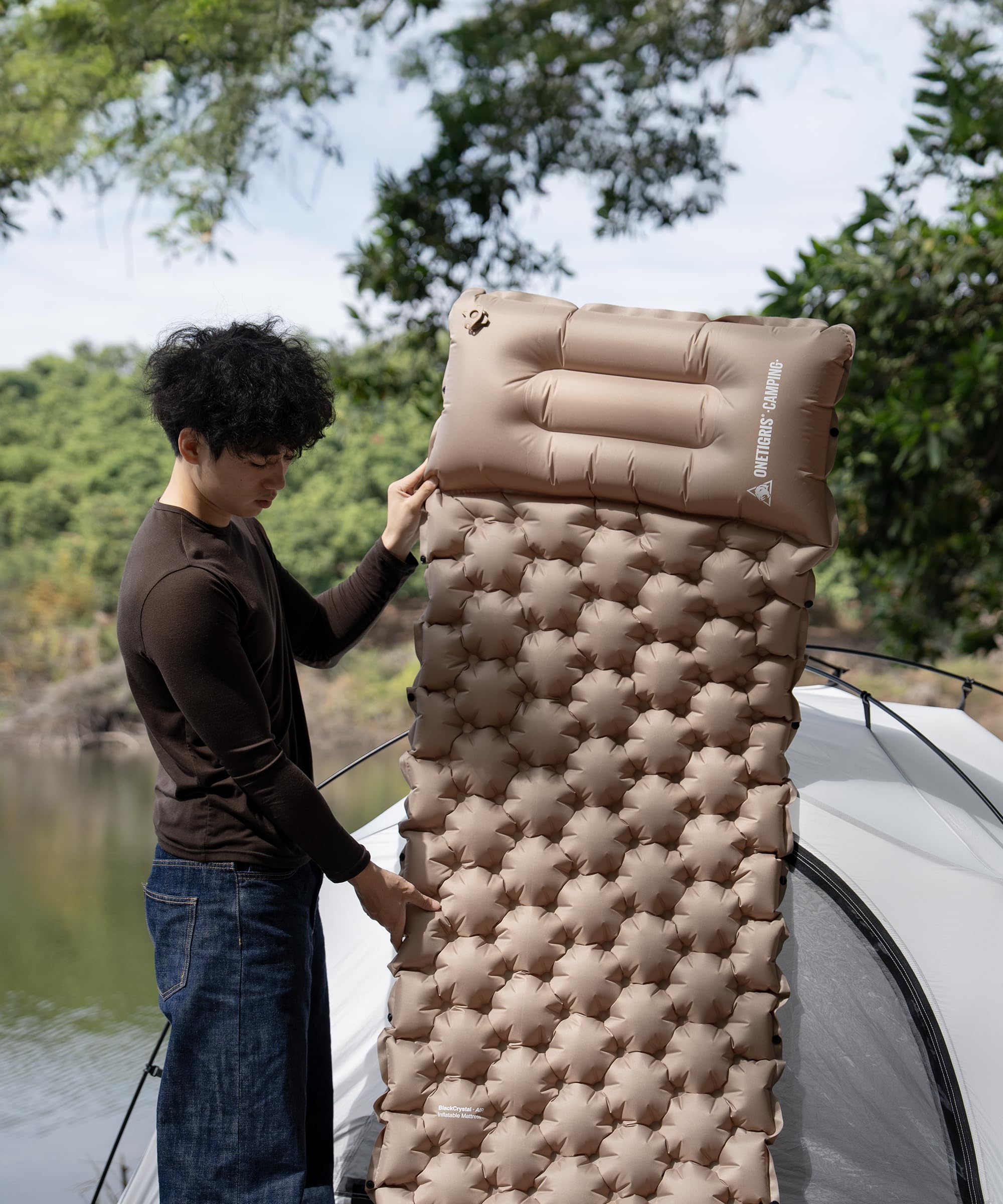 OneTigris Blackcrystal Colchoneta autoinflable ultraligera, colchón hinchable para camping con almohada, colchón de aire compacto para camping y senderismo (marrón coyote)
