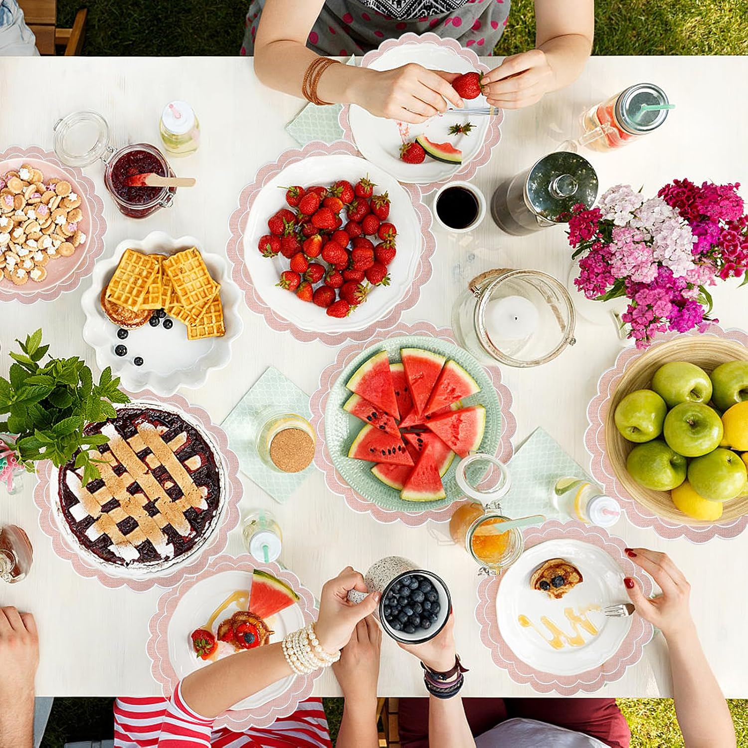 Set of 6 Cotton Linen Placemats, 15 Inch Scalloped Flower Embroidery Cloth Table Mats Double Layered Fabric Machine Washable Wrinkle Free Dining Placemat for Hotel Restaurant Kitchen, Pink