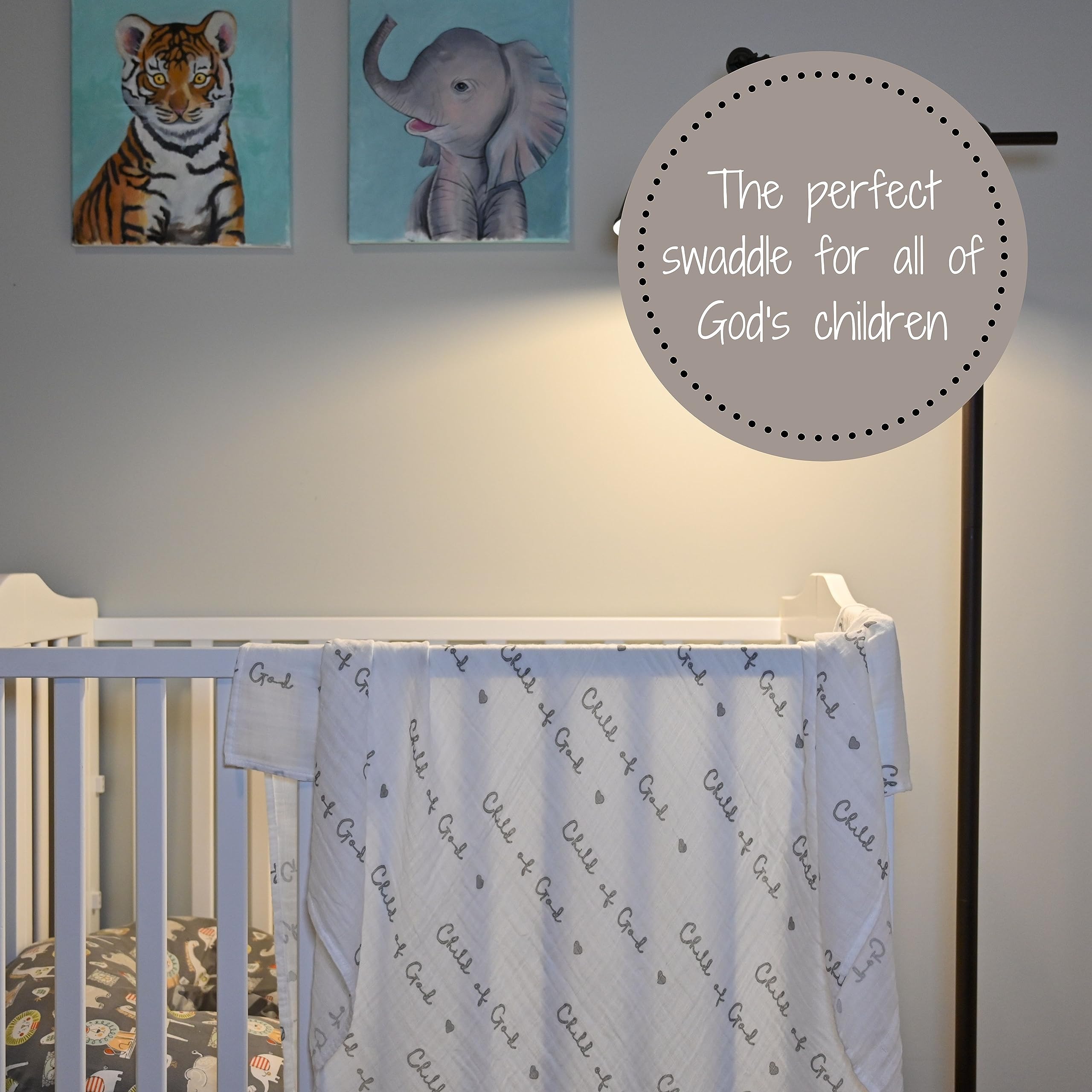 LollyBanks Manta para envolver | 100% algodón de muselina | Género neutro para recién nacidos y bebés esenciales para niñas y niños, registro | Niño de Dios Christian Print