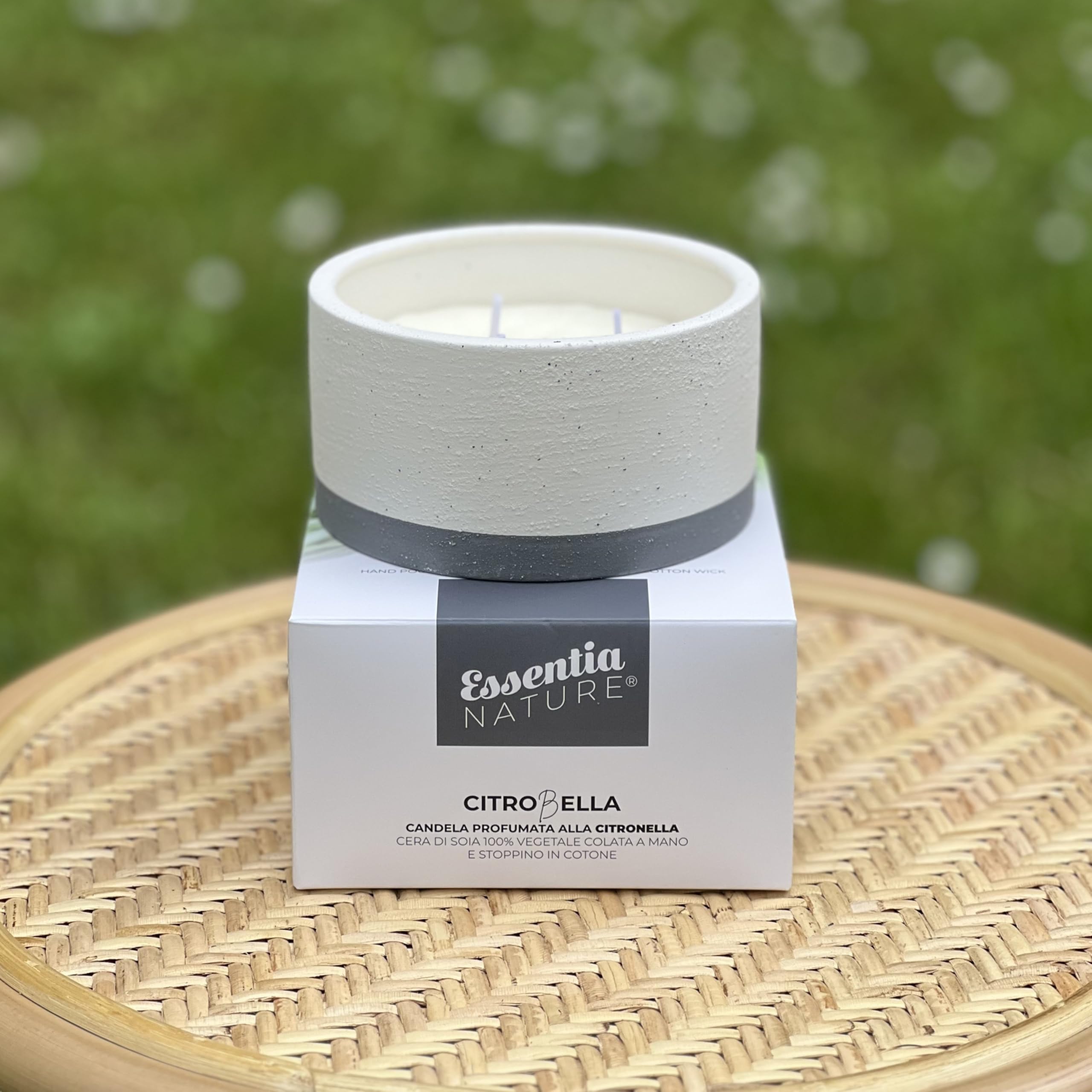 ESSENTIA CitroBella, Candela profumata alla Citronella, Cera di Soia Vegetale, Vaso Ceramica, Olio Essenziale Bio di Citronella di Java, Stoppino Cotone, Antizanzare, Durata 60 h (Antracite, 265 g)