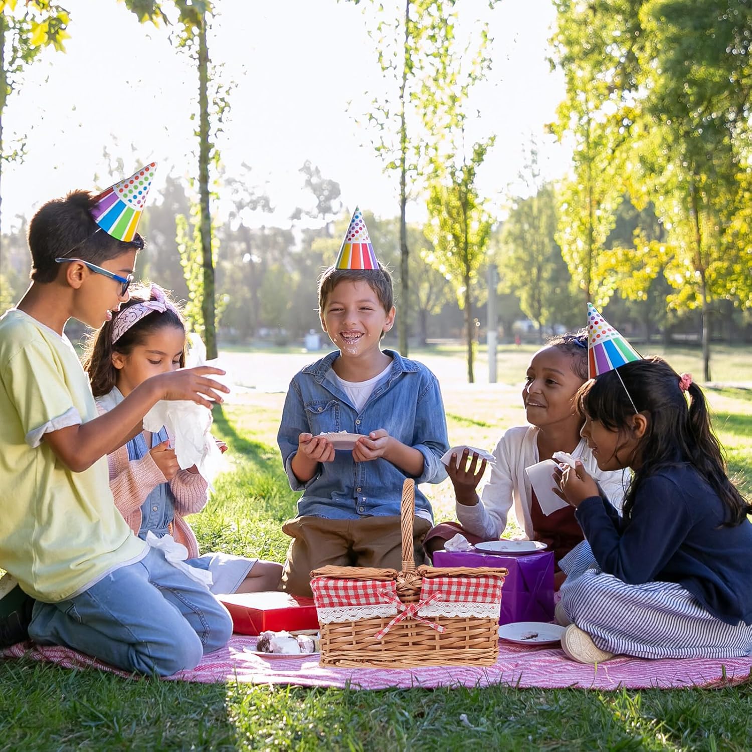 Portable Storage Picnic Basket with Lid Small Woven Straw Basket 20x30cm Portable Outdoor Sundries Organizer for Travel and Camping