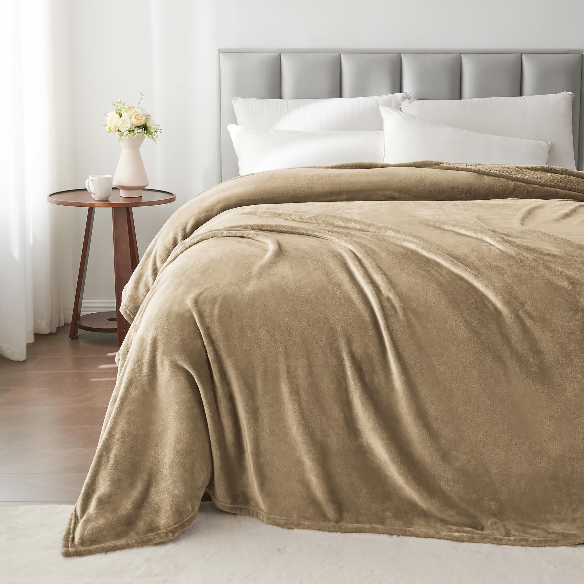 BEDELITE Fleece Blanket King Size Camel Throw Blankets for Couch &amp; Bed, Luxury Plush Cozy Fuzzy Blanket 108x90 inches, Super Soft Warm Lightweight Throw Blanket for Travel Camping