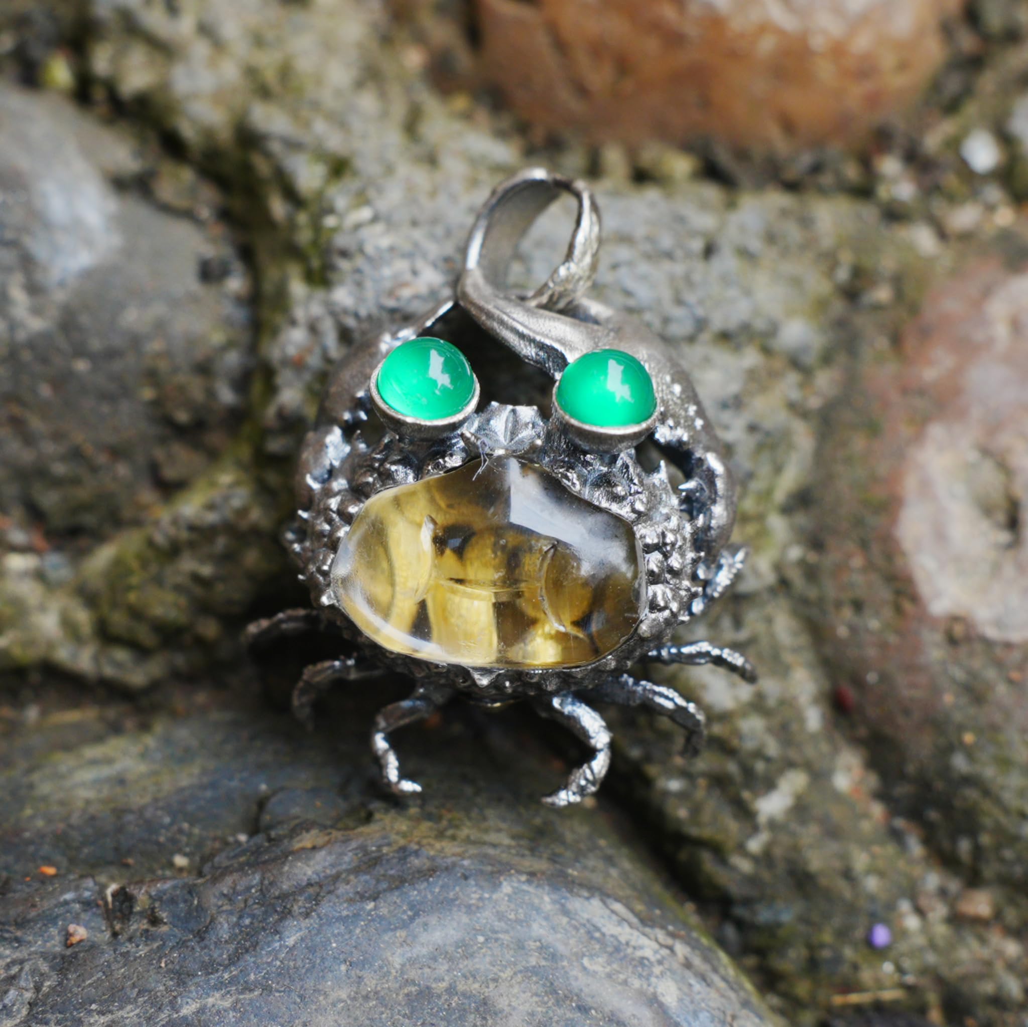 Generisch 925 Sterling Silber Krabben Anhänger mit Bergkristall und grünem Achat, handgefertigte Tier Halskette im maritimen Design, Unisex Schmuckstück