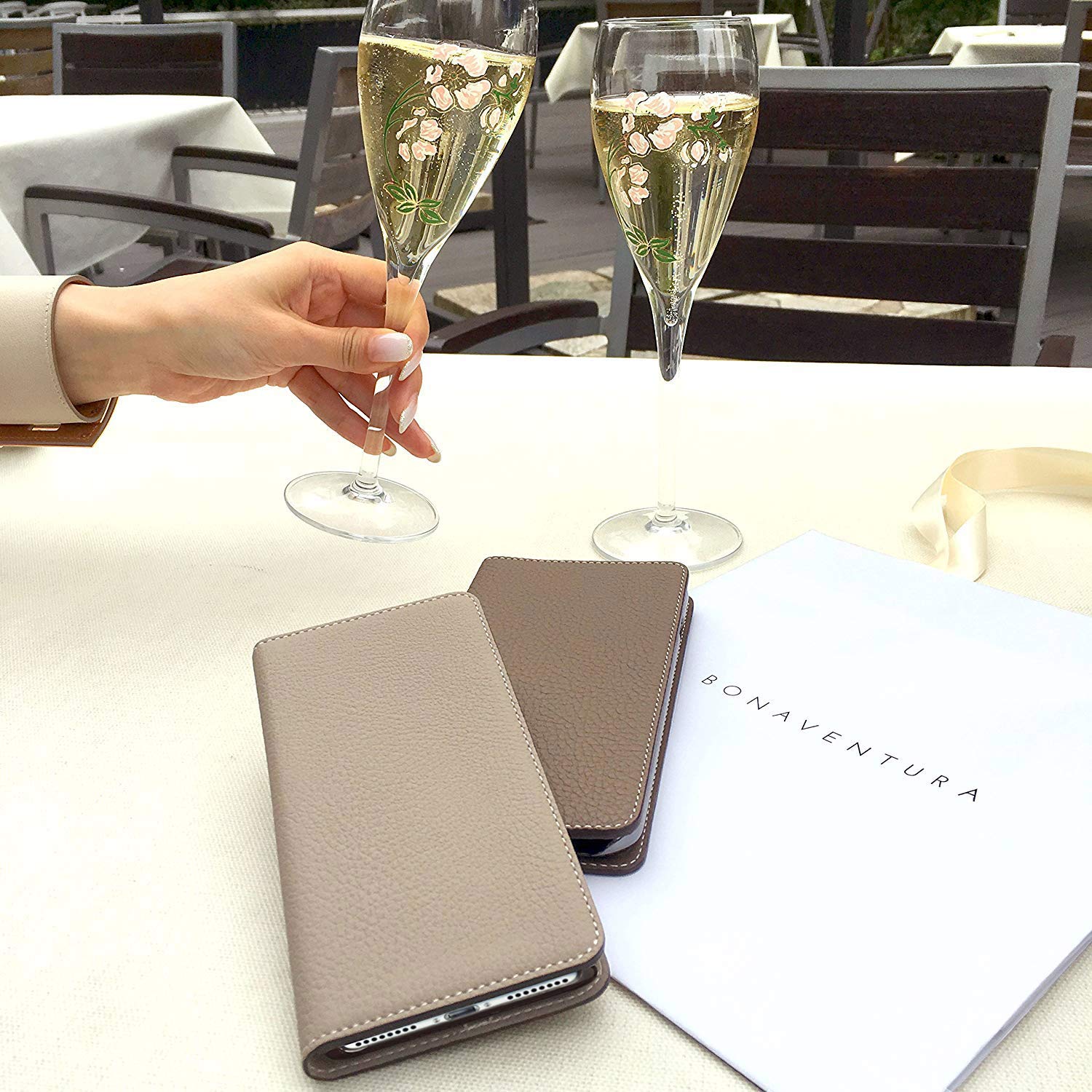 BONAVENTURA - ボナベンチュラ　ノブレッサ ダイアリーケース(iPhone Xs / X) BONAVENTURA ノブレッサ ダイアリーケースのレビュー。内装にも