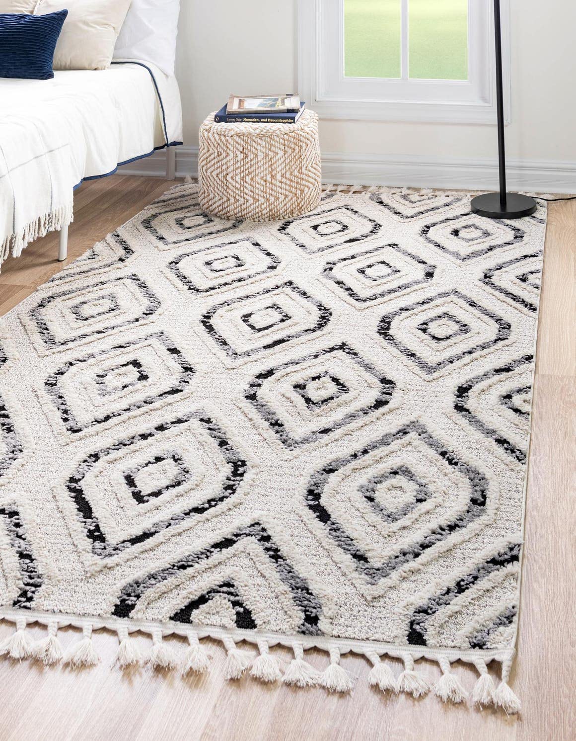 Unique Loom Cherokee Collection Area Rug - Gatlinburg (2' x 3' 1" Rectangle, Black and White)