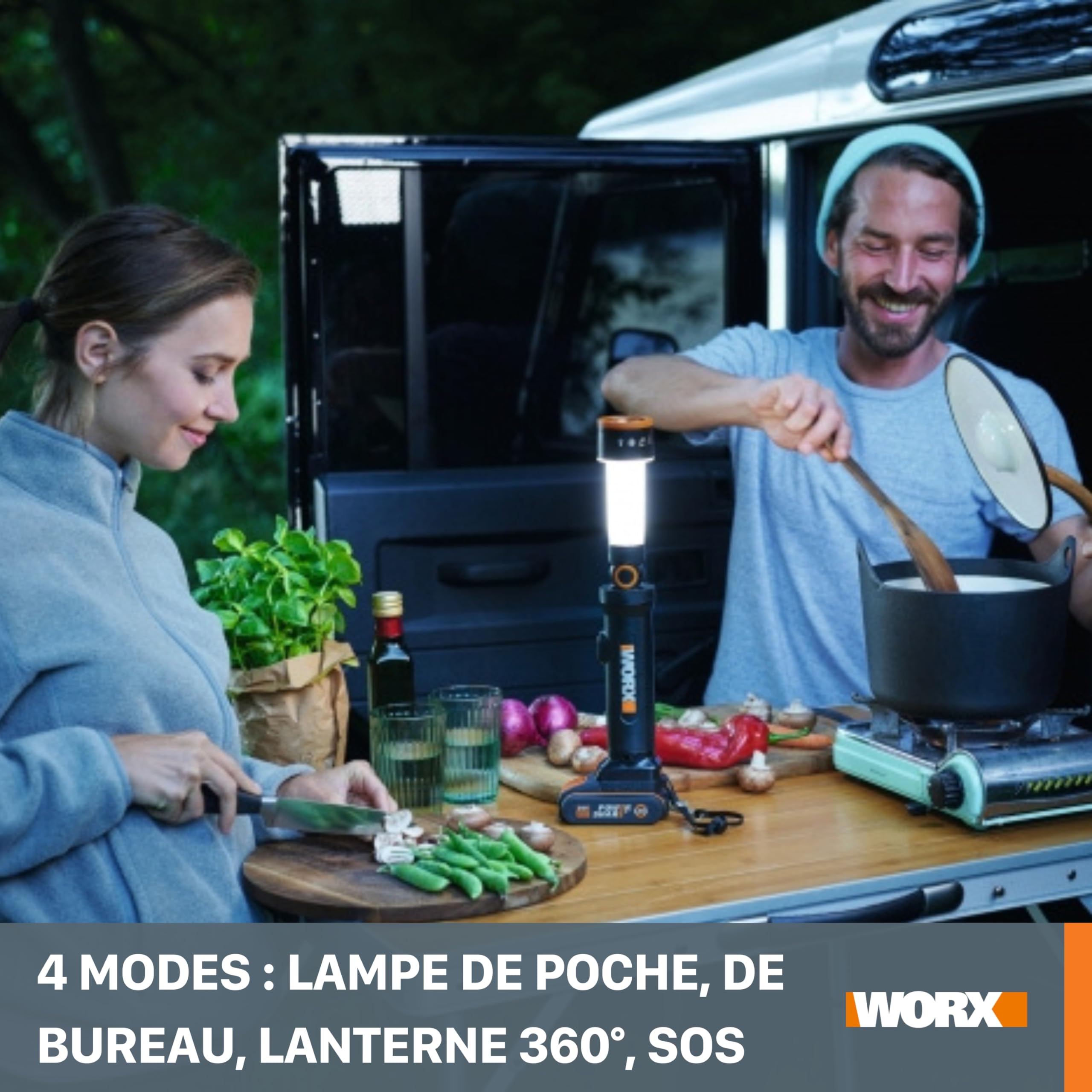 WORX Lampe Led 4 en 1 sans Fil 20V WX027.9, Télescopique, Tête Pivotante à 70°, Idéale Pour le Camping et Activités Extérieures, Sans Batterie ni Chargeur