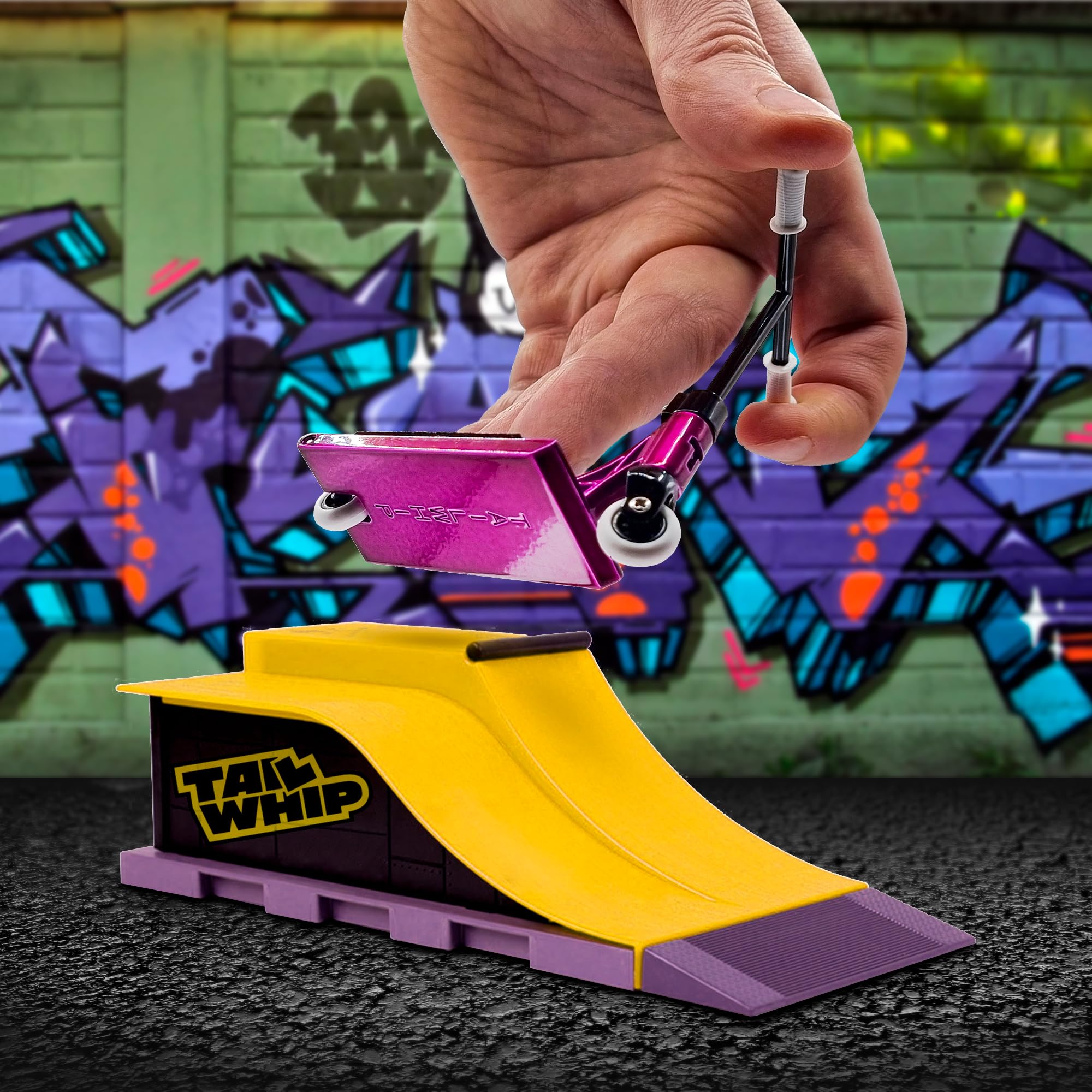 TAILWHIP Finger Scooter aus Metall – Mini Roller Spielzeug für Tricks, Fördert die Handmotorik – Kompatibel mit Tech Deck Fingerboard, Skatepark und Finger Bike BMX, Purple