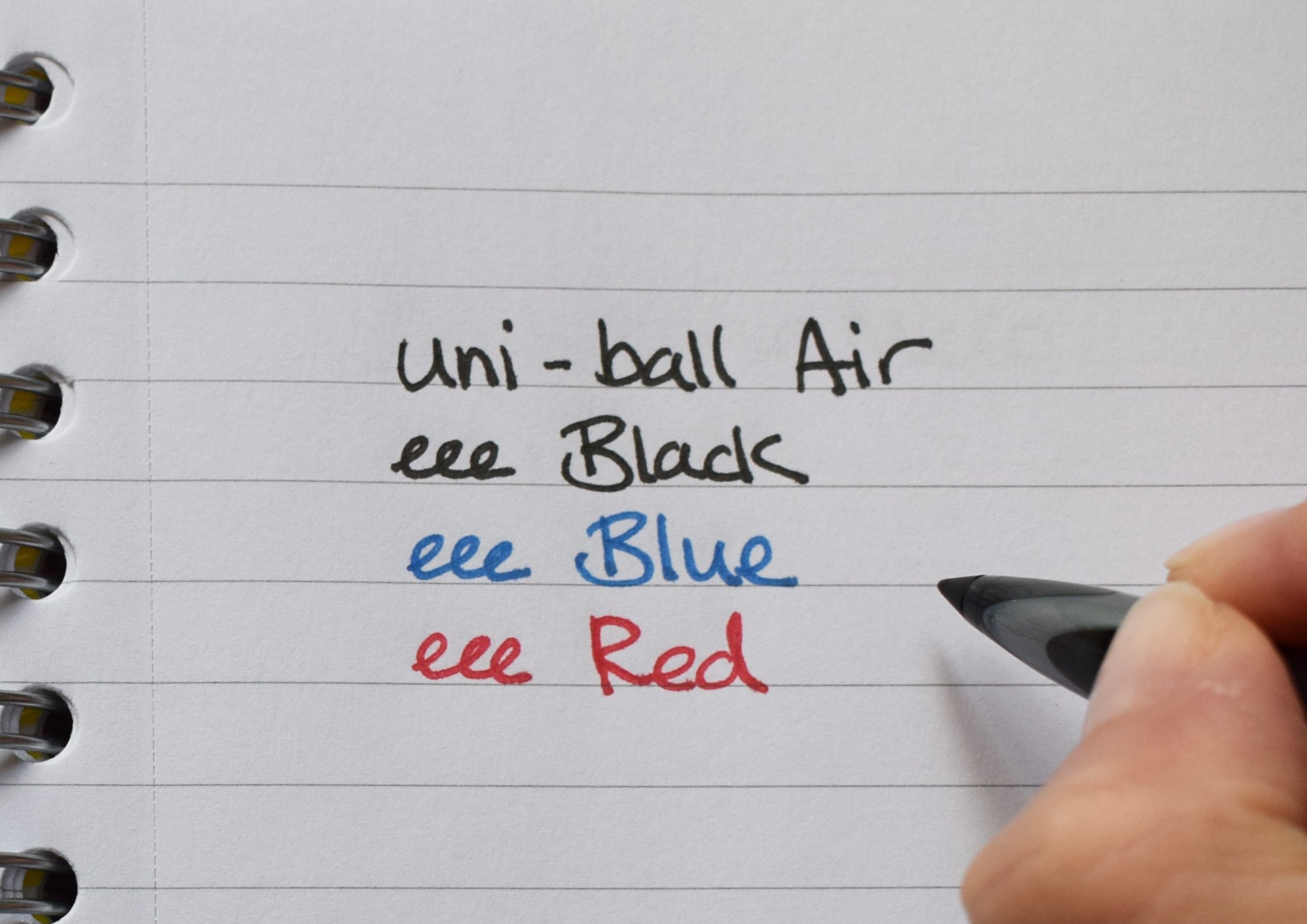 Uni-ball UBA-188-L Air Penna Rollerball, inchiostro nero Super Ink, a prova di manomissione, confezione da 5 pezzi