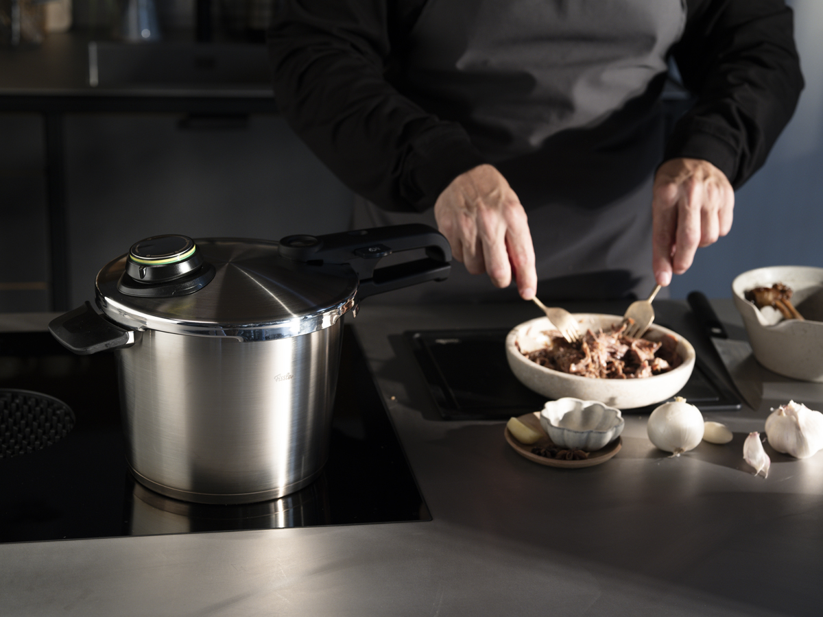 Amazon.com: Fissler Vitavit Premium Pressure Cooker with Steamer