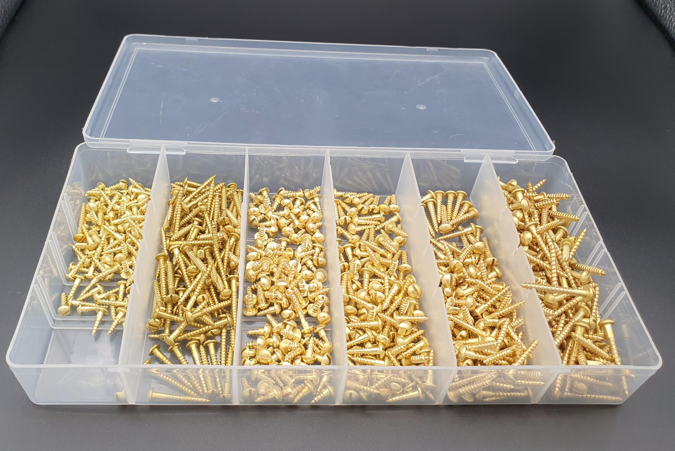 300 tlg. Set | Messing Holzschrauben Sortiment DIN 96 – Halbrundkopf Schlitz – Messing Blank – Dekorative Rundkopfschrauben in stabiler Box 2,5mm und 3mm Durchmesser