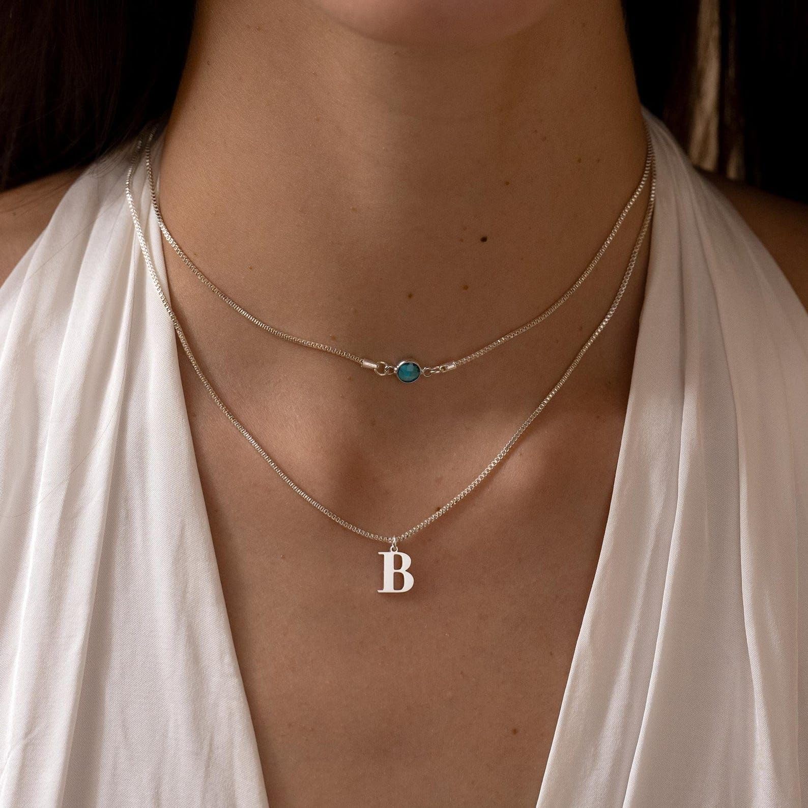 Personalizzato collana con iniziale con pietra portafortuna, su misura a strati pietra portafortuna collana con iniziale, due a strati Natale per lei
