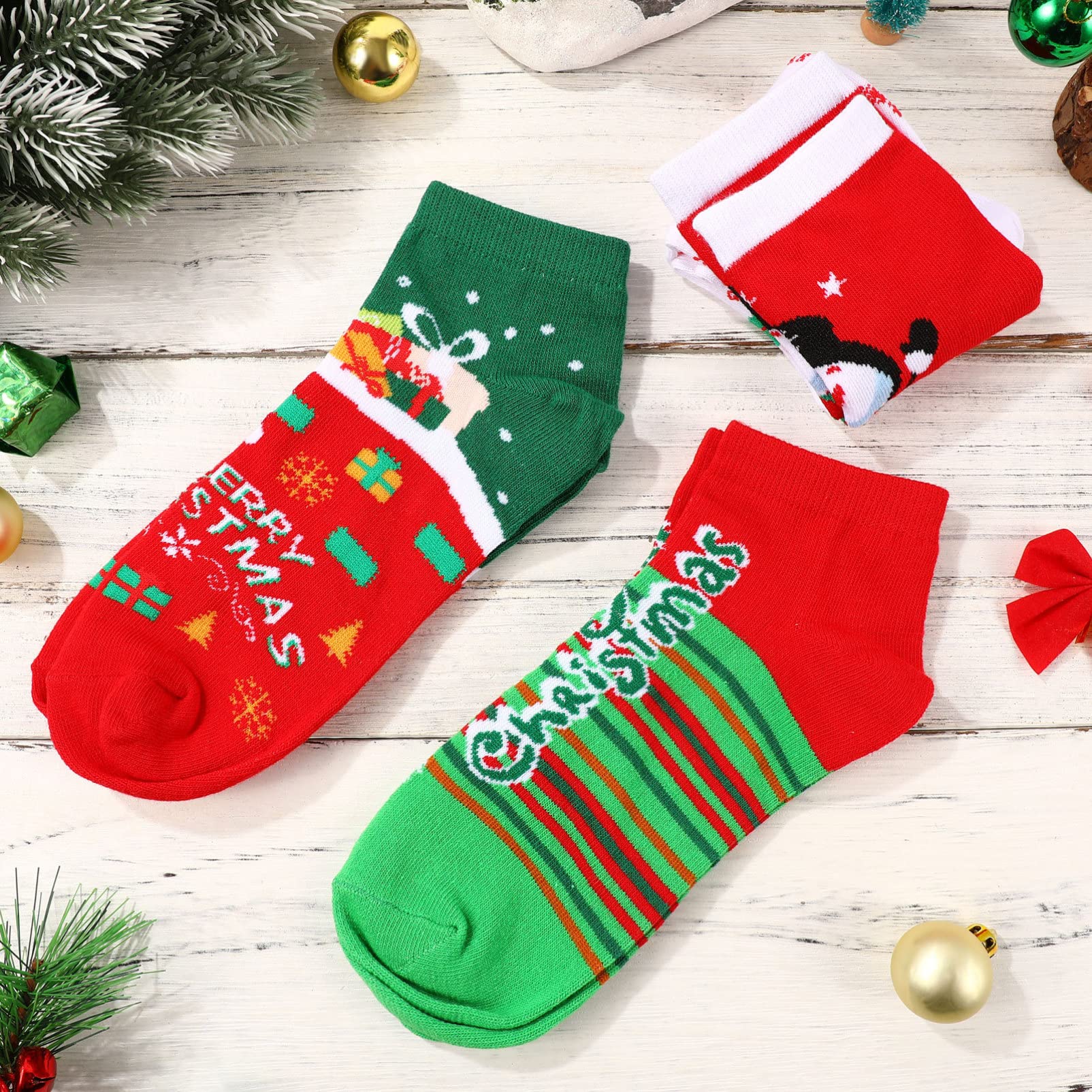 NUOBESTY 12 Paar Weihnachtscountdown Baumwollsocken mit Festlichen Motiven Wie Weihnachtsmann und Schneemann Wiederverwendbar und Waschbar für Gemütliche Winter und Weihnachtsfeiertage