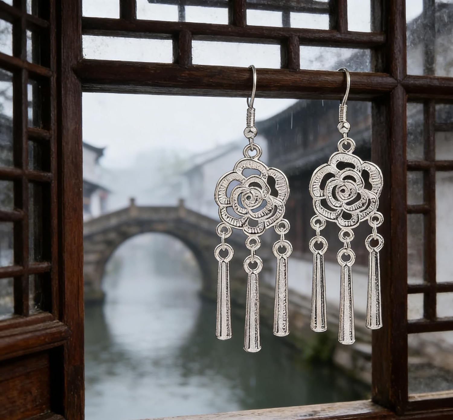 Loulangems Lucky Earrings, Retro Style Lucky Plant Earrings, Baroque Pearl Pendant Women's Earrings, Fashion Accessories for Parties and Festivals.