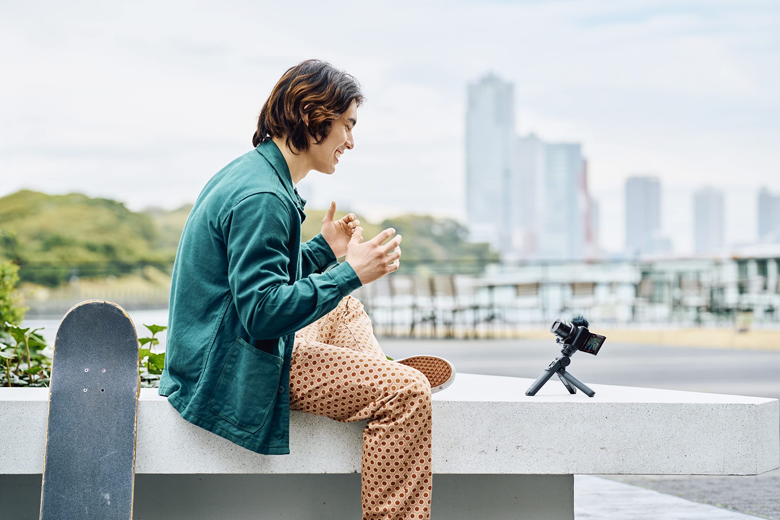 Sony ZV-1 II | Appareil Photo Vlog numérique - écran orientable pour Le vlogging - Objectif Zoom Grand Angle - vidéo 4K - Microphone omnidirectionnel ECM-G1 - Microphone(Batterie et sans Fil)