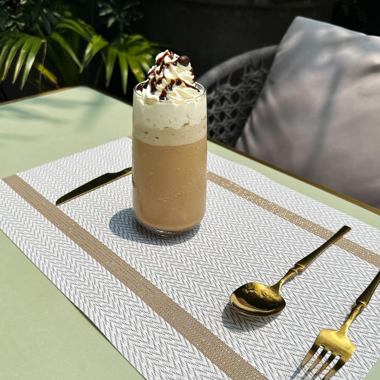 5U+ Placemats Set of 6, Washable PVC Placemats, Durable Heat Resistant Wipeable Placemats, Non Slip Rectangle Placemats, Dining Table Mats Modern