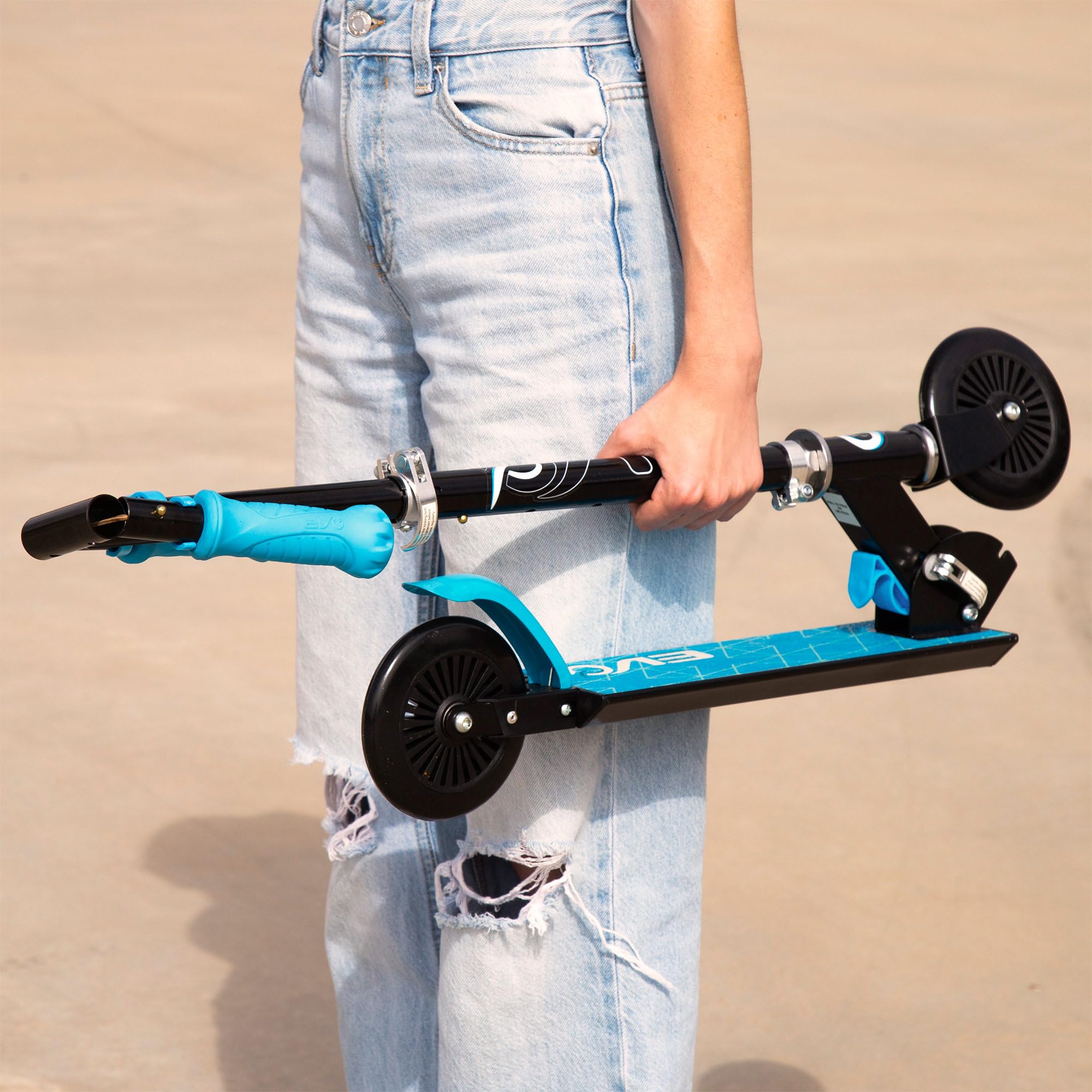 ColorBaby EVO Patinete 2 Ruedas Plegable, Color Azul, Manillar Ajustable 3 Alturas, Freno Trasero, ABEC-5, Tamaño 65x32x76 cm, Peso máx. 50 kg, Juguetes niños 5 años, Patinetes Infantiles (54342)