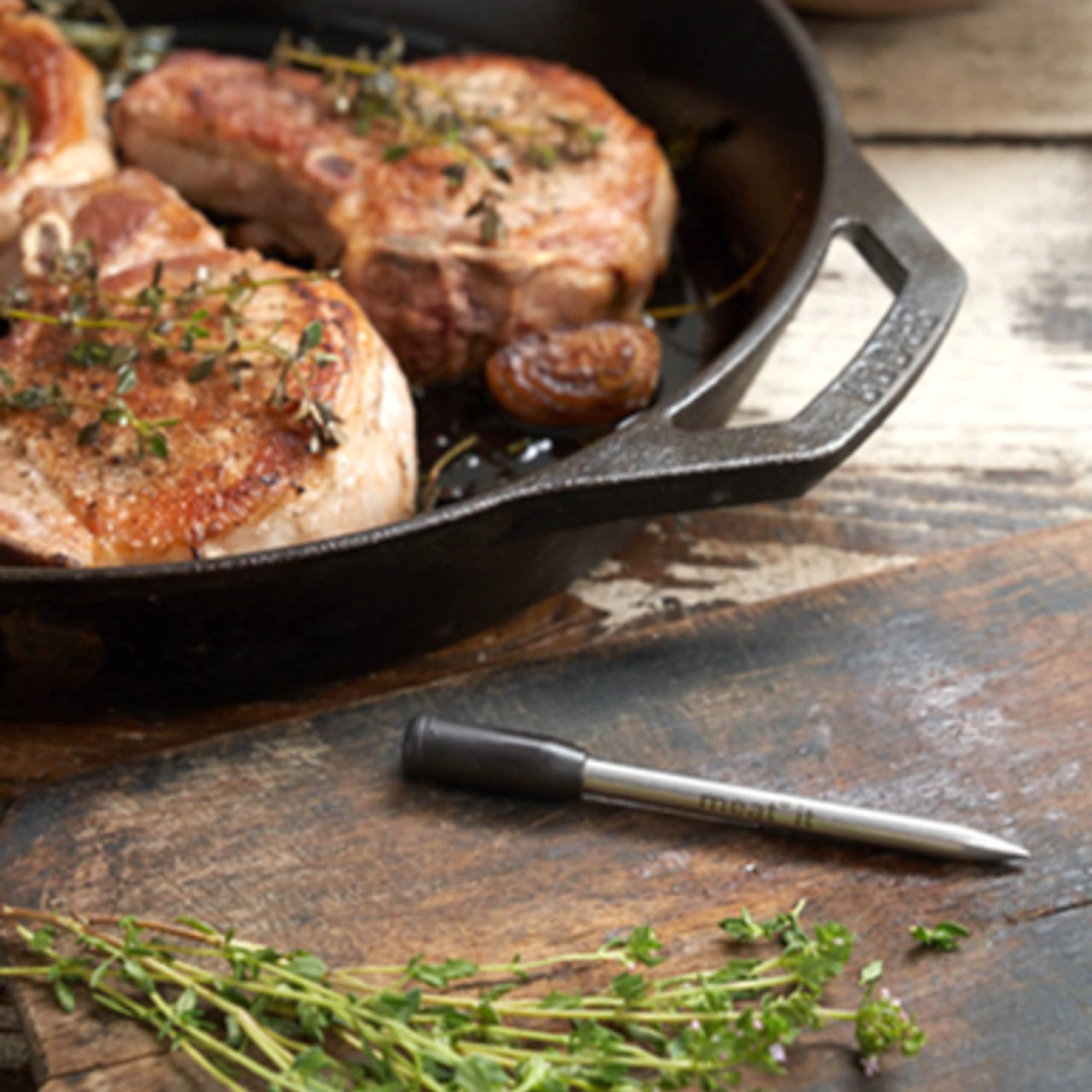 MASTRAD – Meat°it + – Sonde de Cuisson 100% Sans Fil – Thermomètre à Viande Connecté – Four, Barbecue, Poêle – Contrôle Température – Longue Portée – Bluetooth – Noir