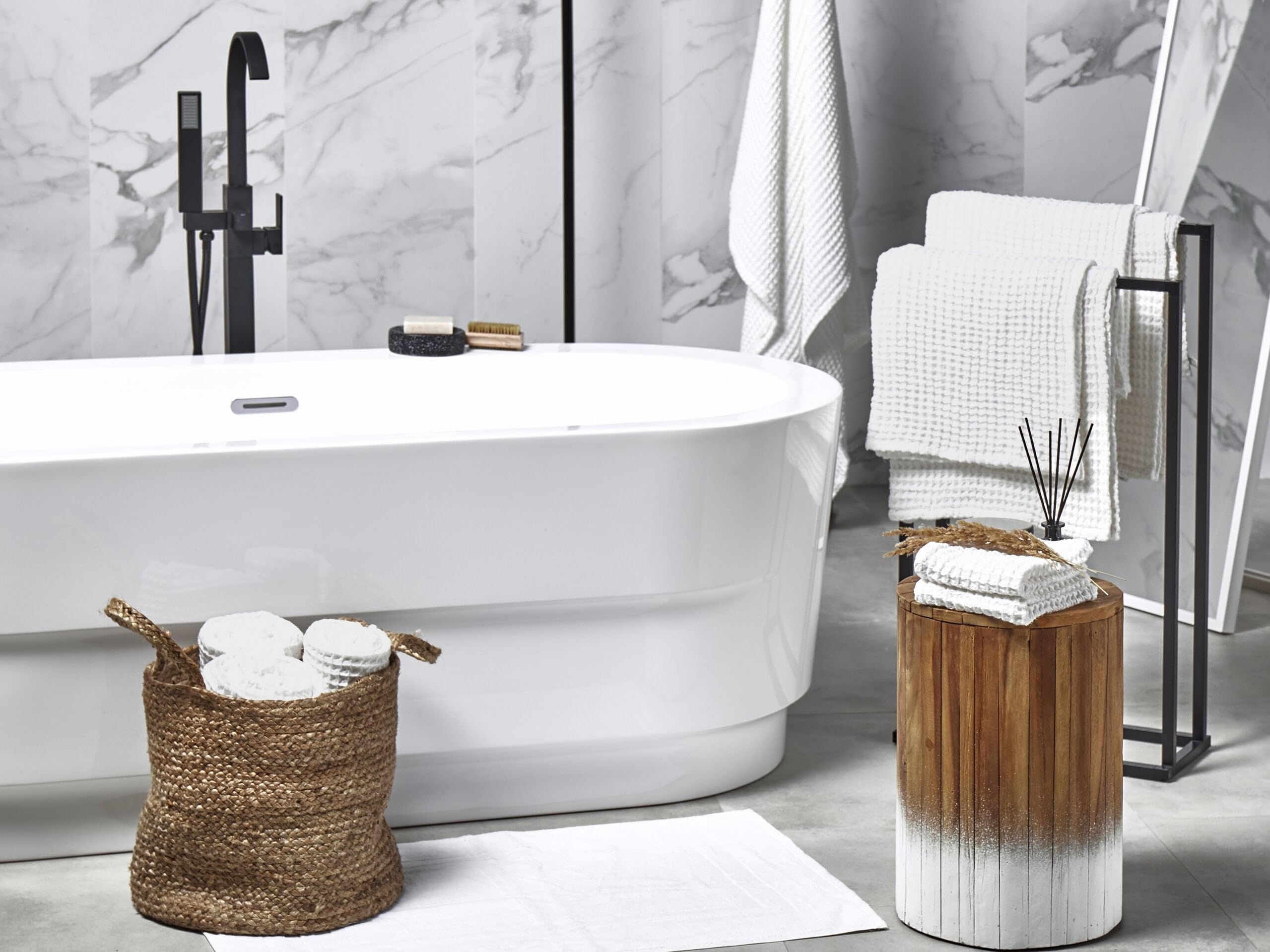 Beliani Conjunto de 11 Toallas Toalla de baño y Alfombrilla de baño de algodón Blanco Low Twist para Invitados Areora