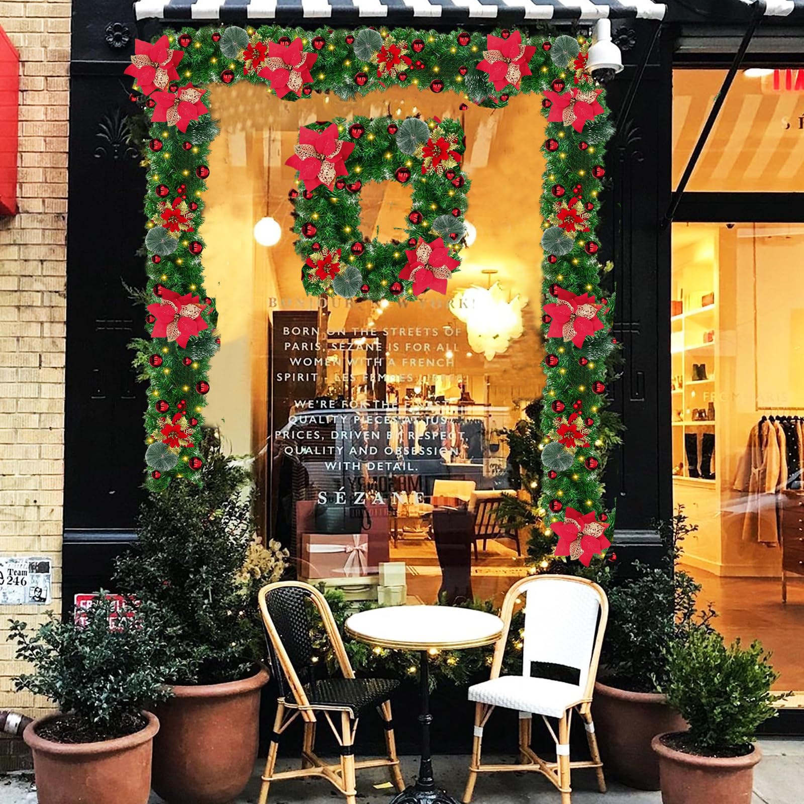 Ghirlanda Natalizia Illuminata Con Guanti - Luci LED, Pigne E Bacche Rosse, Per Decorazioni Porta O Parete