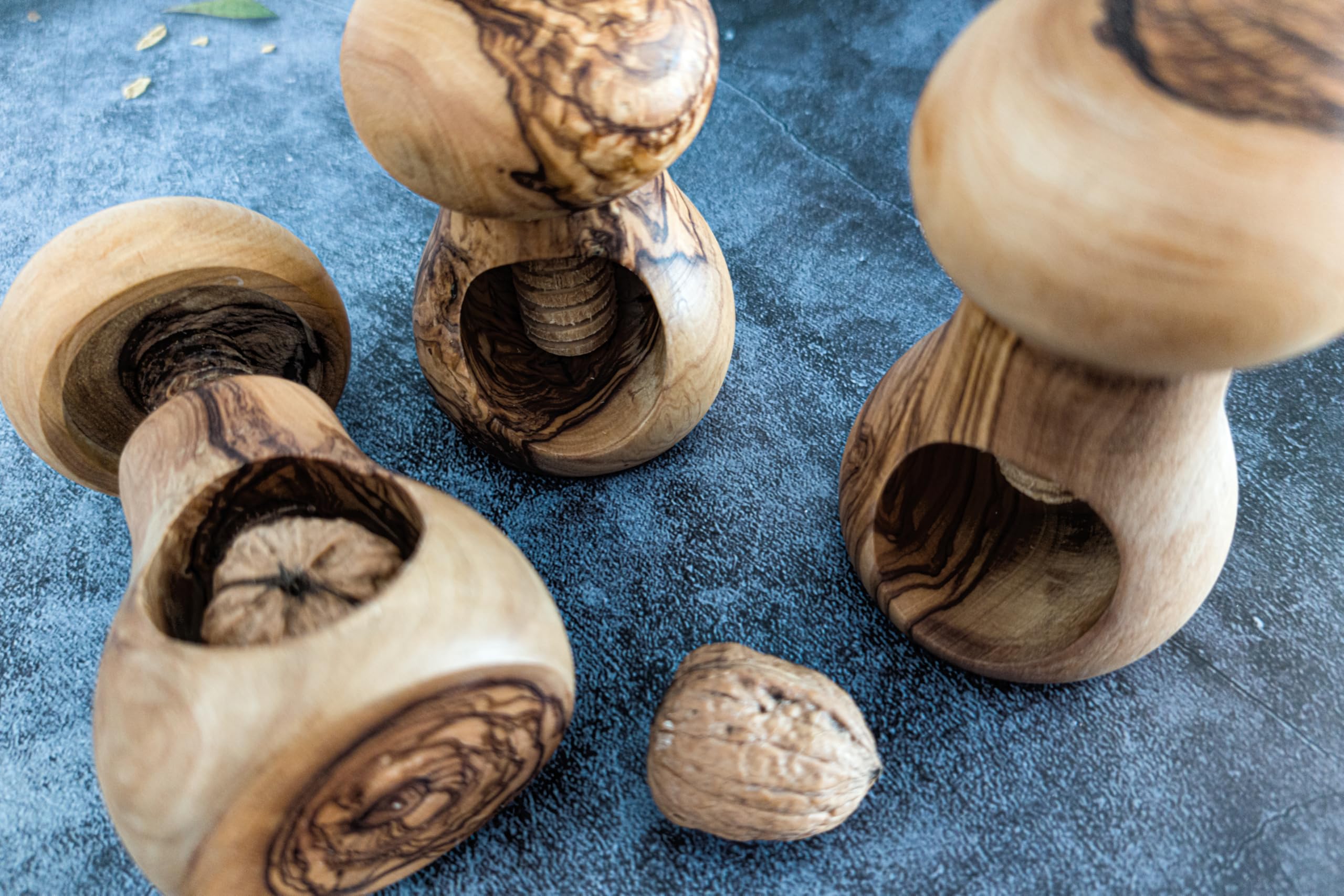 EMNA – Set di 3 schiaccianoci in legno d'ulivo, idea regalo in pregiato legno d'oliva, realizzato a mano a forma di fungo (circa 10 cm) con filettatura a vite, sicuro, durevole, decorativo, Natale,