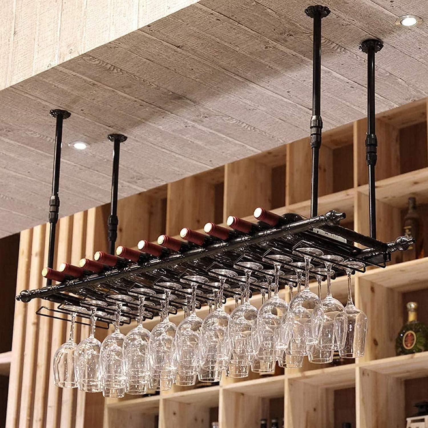 Casier à vin suspendu en métal avec support de verres pour optimiser le plafond