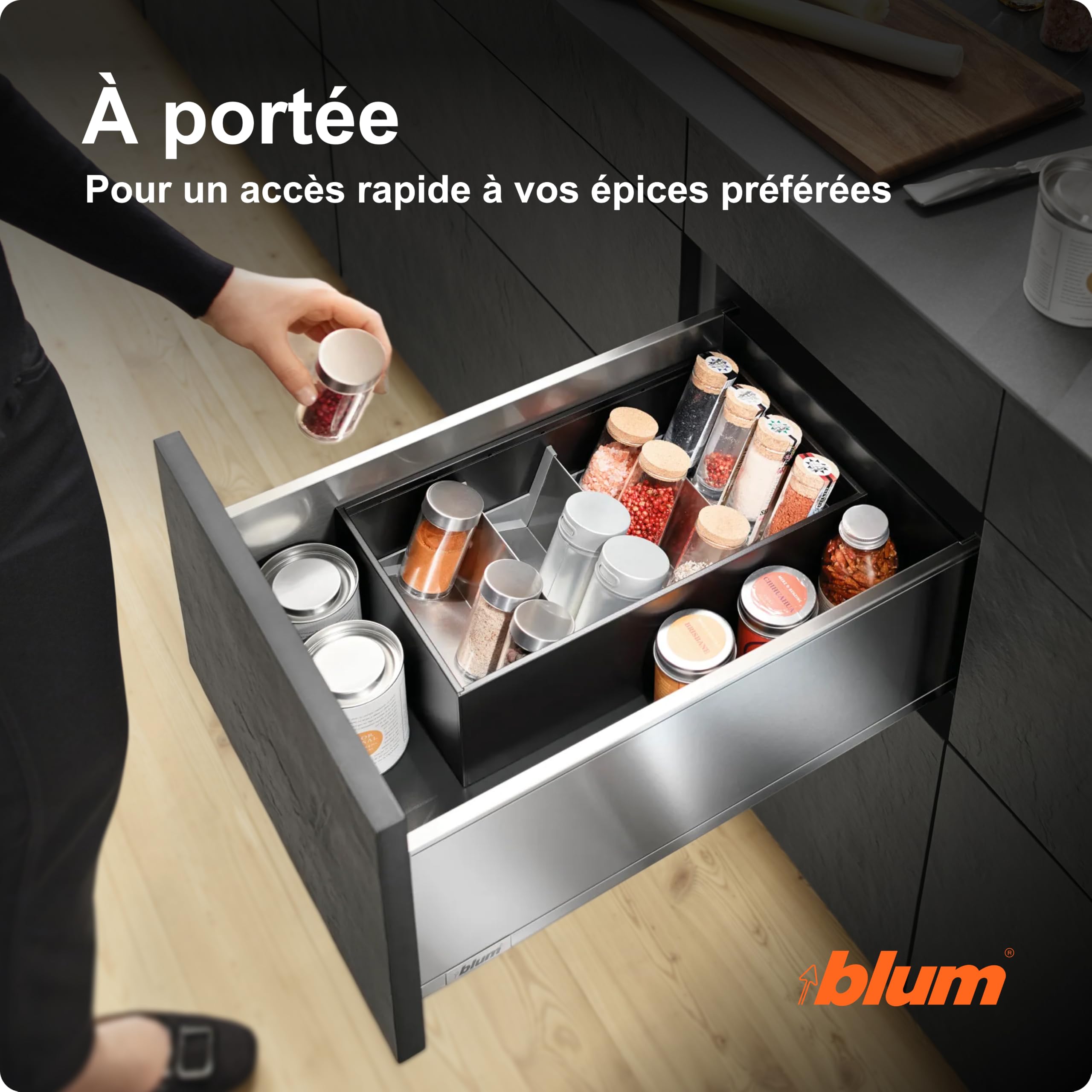 blum© Porte-épices de qualité supérieure I AMBIA-LINE pour tiroirs I Étagère à épices I Organisateur à épices pour tiroir de cuisine | Peut contenir jusqu'à 16 pots à épices, compartiments inclinés pour une vue d'ensemble/accès rapide, peu encombrant et s