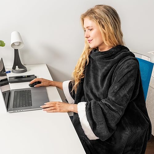 Miniatura 4 de PAVILIA Manta de forro polar con mangas para mujeres y hombres adultos, manta portátil cálida y suave, acogedora con bolsillo para abrazarse, manta