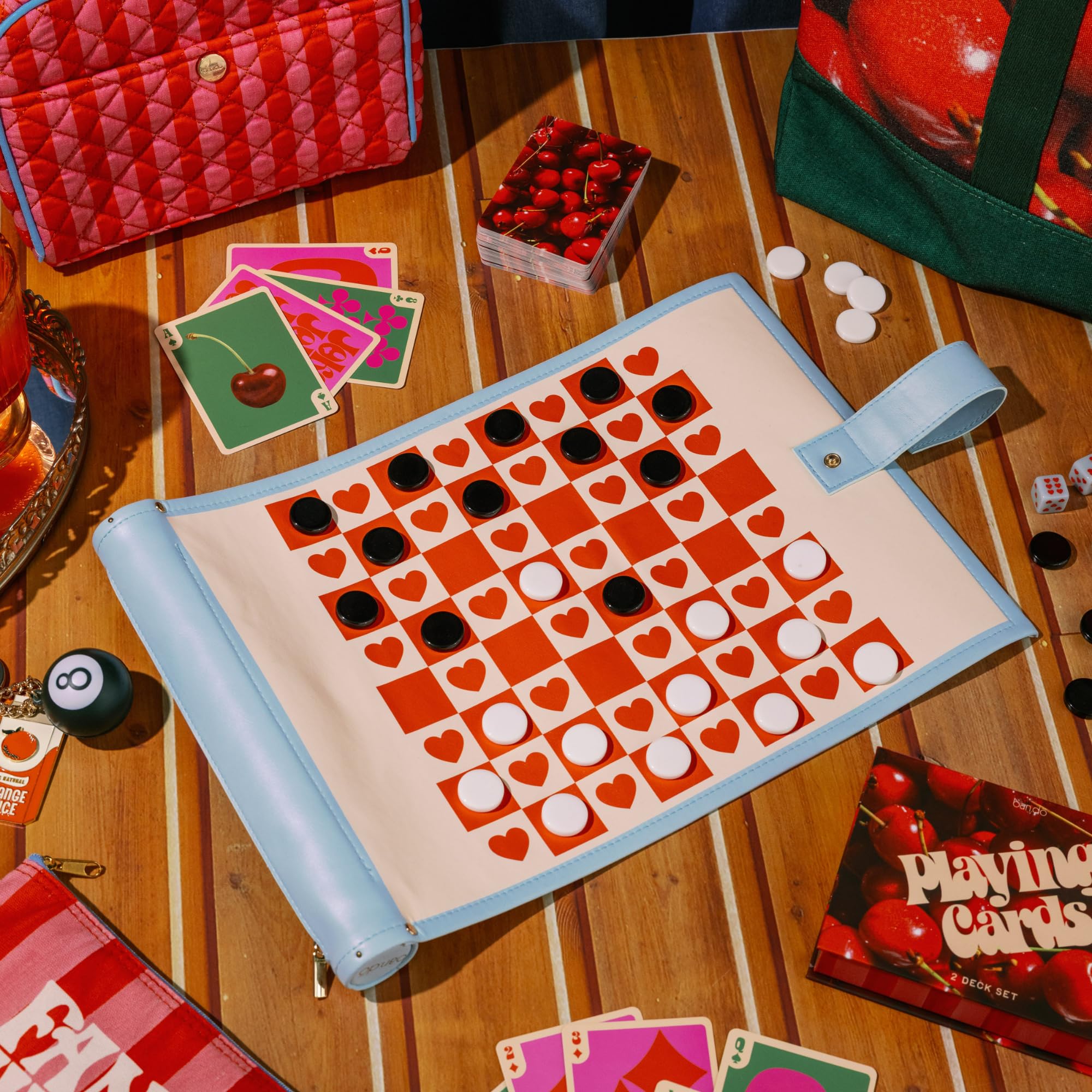 ban.do Niedliche Reisespiele für Erwachsene, Schach/Dame/Backgammon | 3-in-1 kleine tragbare Brettspiele, Kunstleder-Aktivitätsrolle mit Kunststoffteilen und Reißverschlusstasche für unterwegs