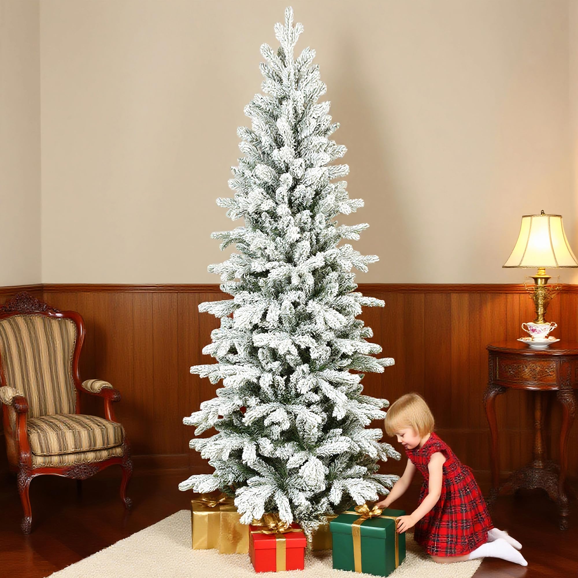 HOMCOM 7ft Flocked Weihnachtsbaum, Scharnier Bleistift Weihnachtsbaum mit realistischen Zweigen, einfache Montage, schlanke Form, künstliche Weihnachten Home Decoration, grün weiß