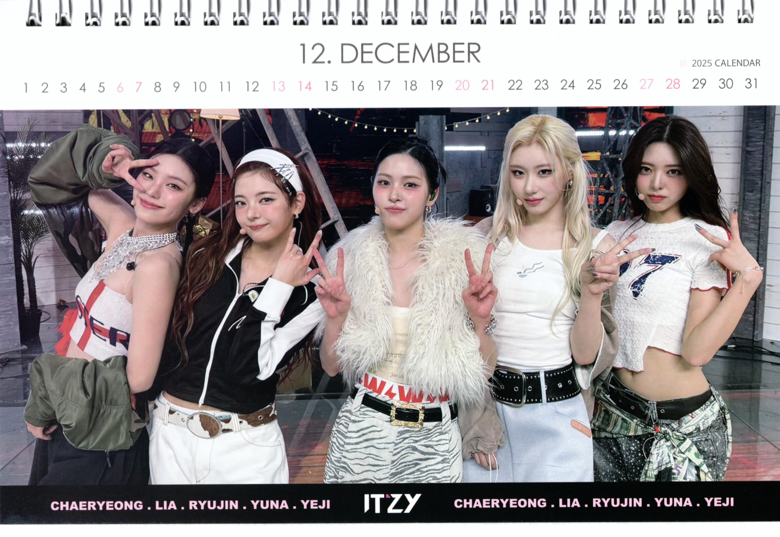 Amazon.co.jp: ITZY イッチ グッズ 卓上 カレンダー (写真集