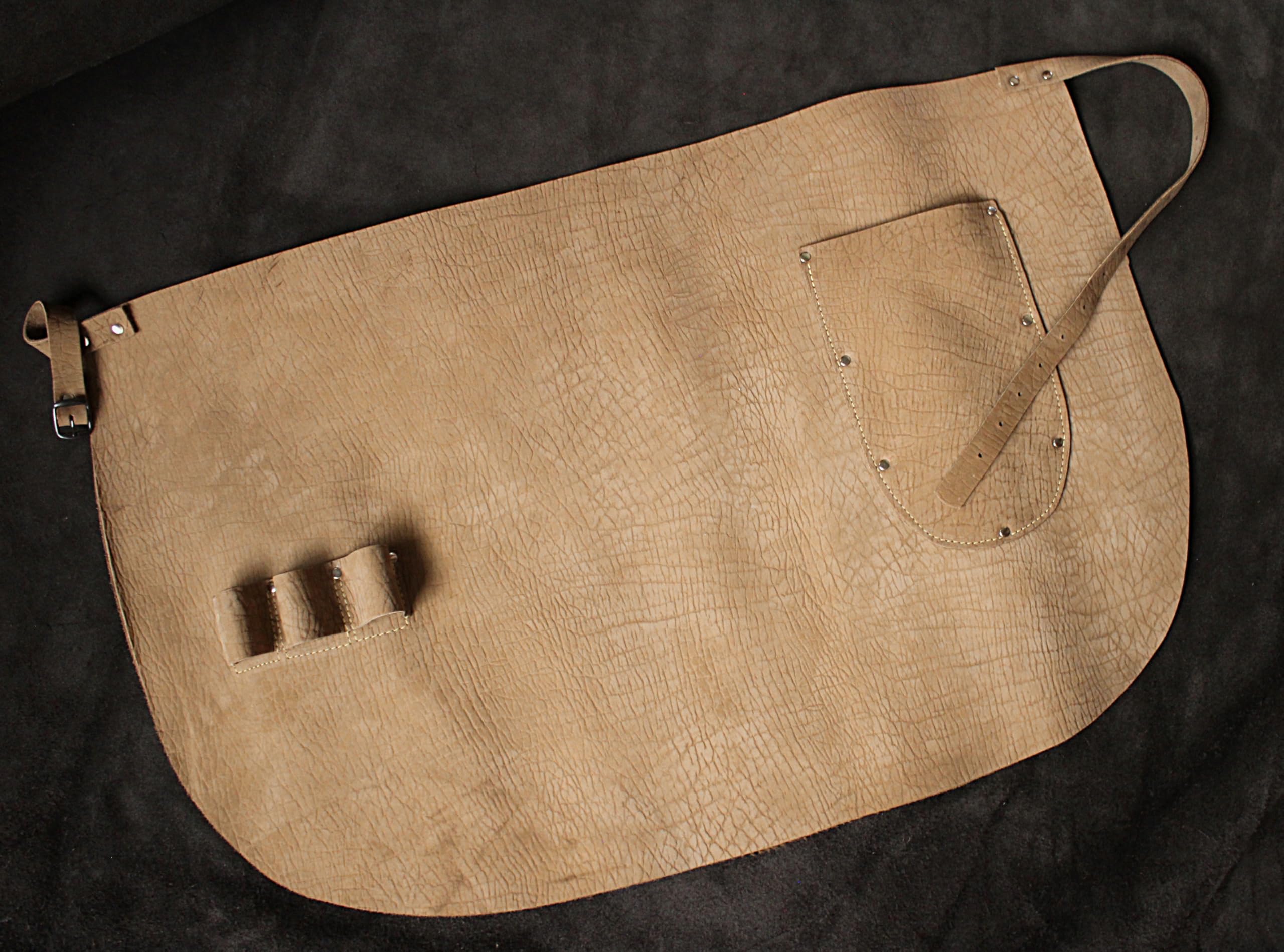 Tablier de menuisier en cuir véritable particulièrement résistant Tablier en cuir avec poche plate et porte-outils. Tablier en peau de mouton de qualité professionnelle Tablier également utilisable comme tablier de soudeur, tablier de charpentier