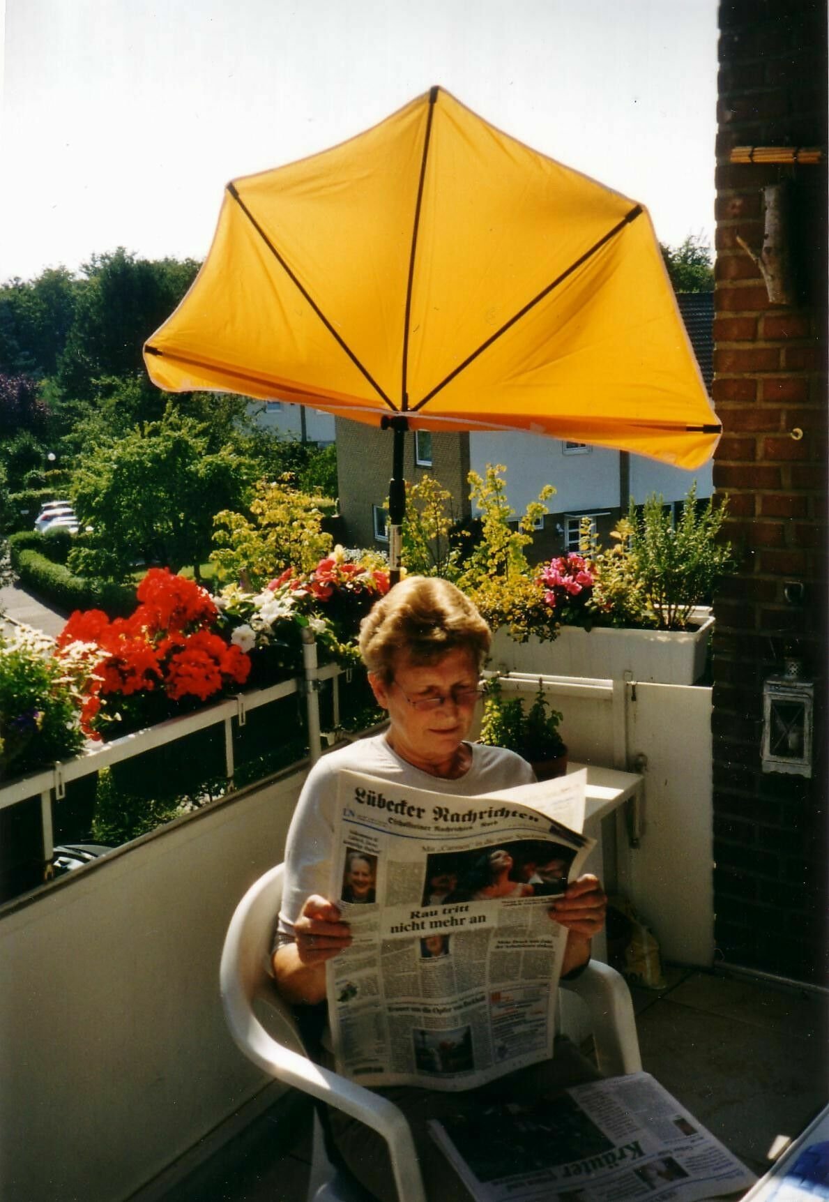 Neu - Sonnenschirm - Modell: Holly Shadow - STABIELO - Balkon - Stuhl-Sonnenschirm Holly'mat® - Fächerschirm GOLDGELB