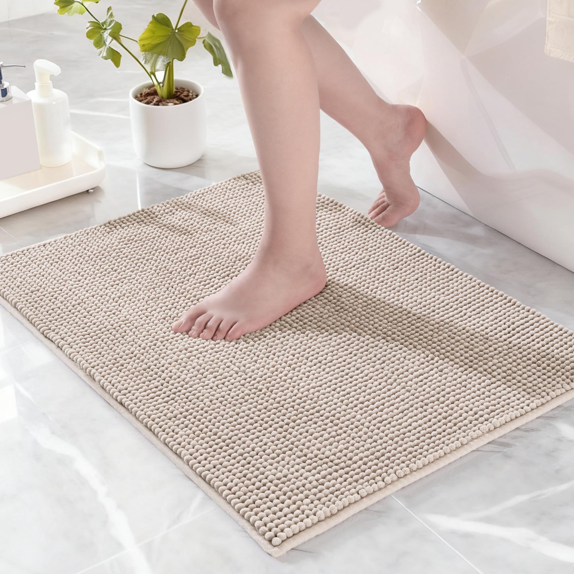 Exclusivo Mezcla Chenille Bath Mat 50 x 80 cm, Extra Soft Non-Slip Absorbent Bathroom Mat, Machine Washable Quick Dry Bath Rugs for Bathroom Floor, Shower, Home Decor, Camel