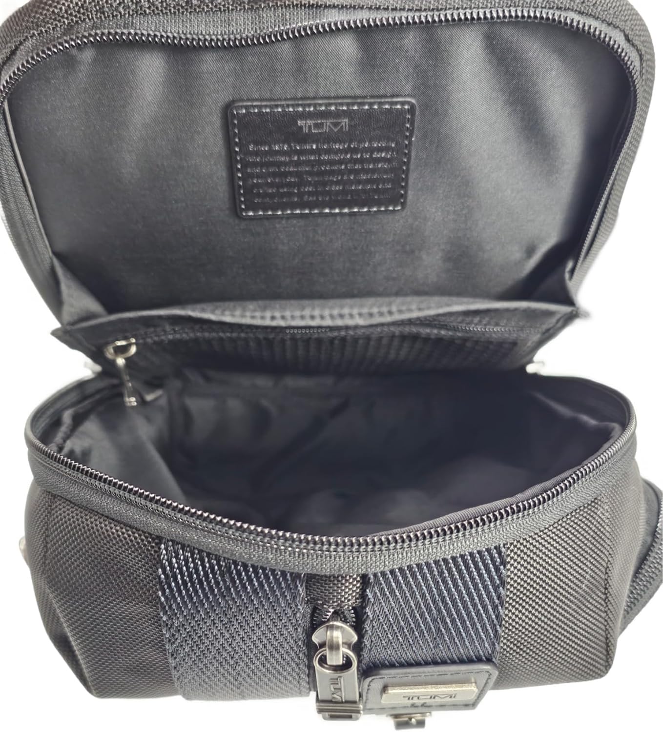 Amazon.co.jp: TUMI Higginsスリングバッグ、調節可能なストラップ付き