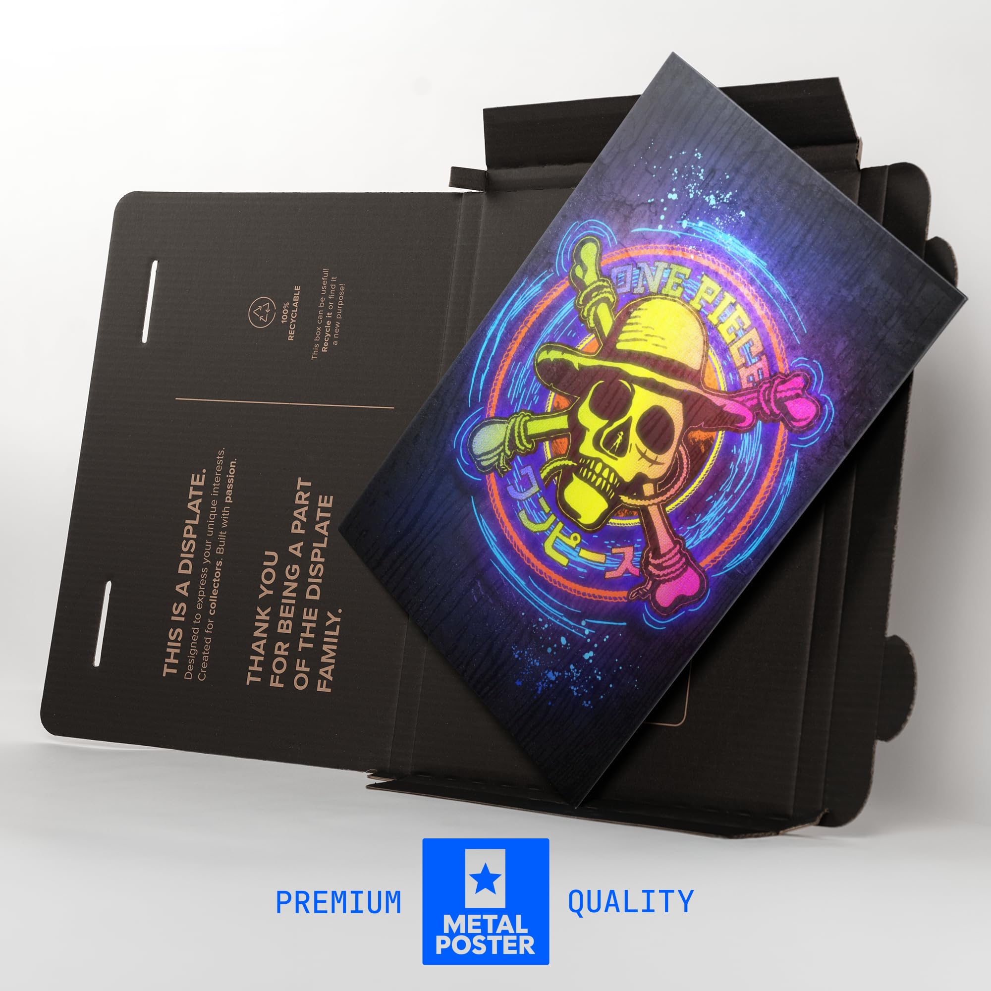 Displate Metall poster One Piece Live Action One Piece Neon Jolly Größe L | Bilder Wanddeko Wohnzimmer & Schlafzimmer Wandbilder, Geschenk. Wandkunst mit Magnet-Befestigung, ohne Bohren.