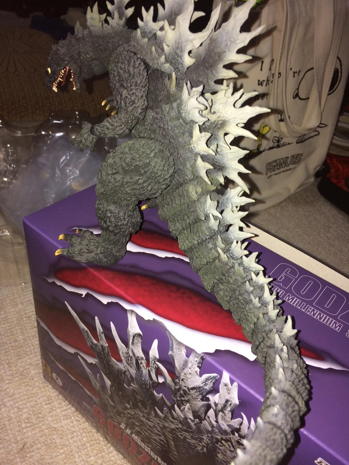 S.H. MonsterArts Godzilla 2000 Millennium Special Color Ver. Figure